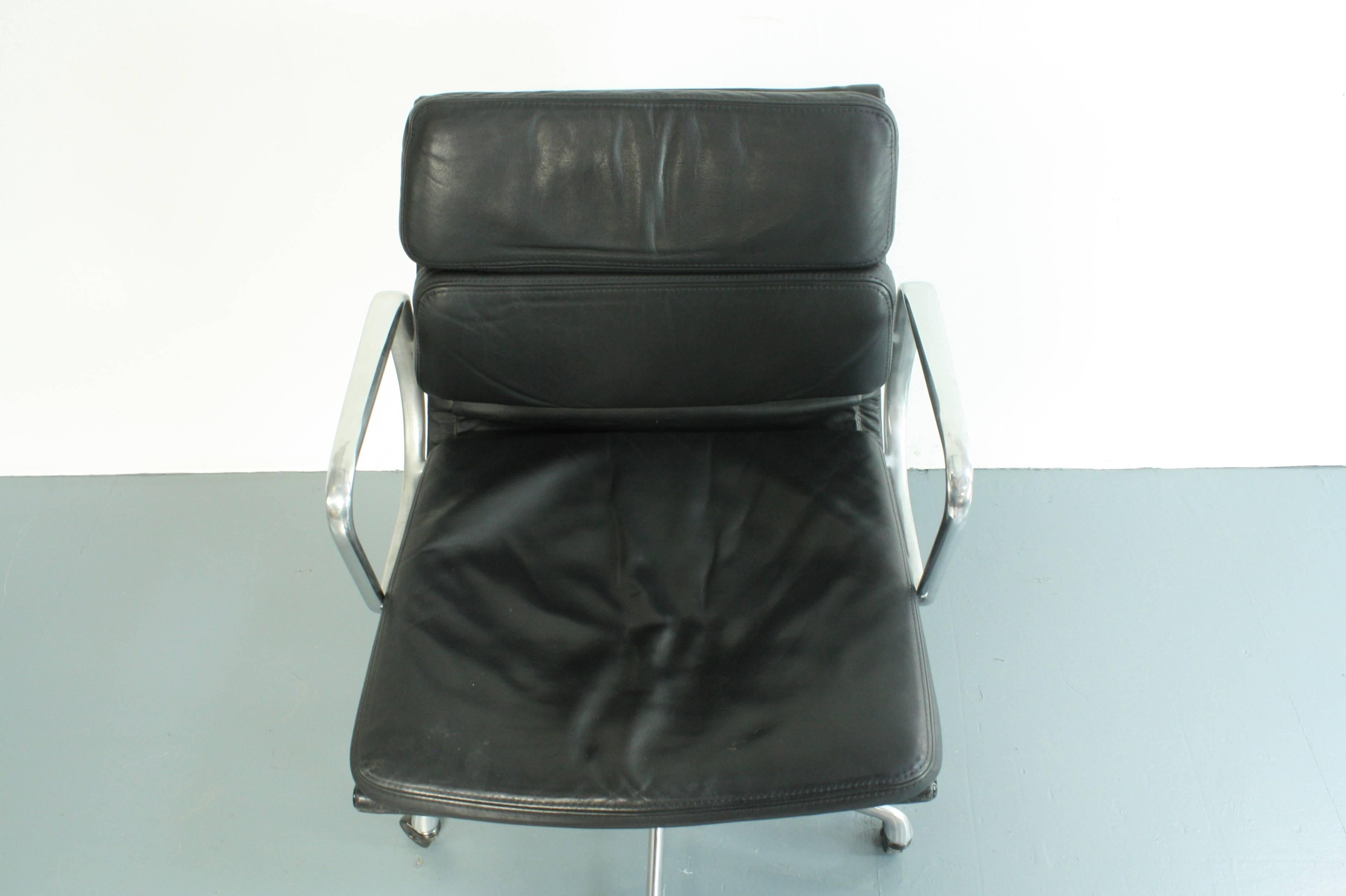 20th Century Vintage Black Leather Soft Pad Aluminium Group Chair by Charles & Ray Eames