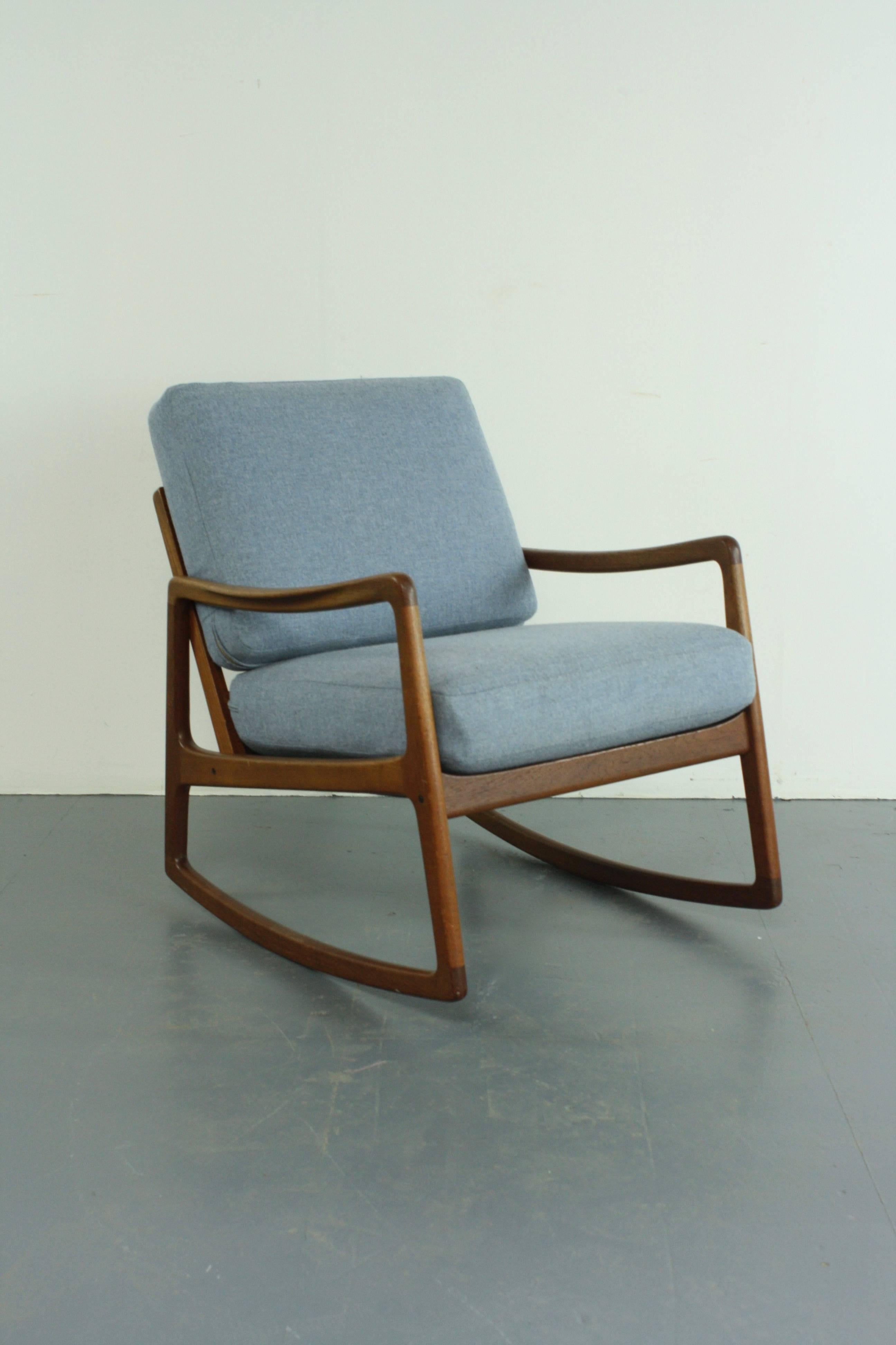 1950s solid teak rocking chair designed by Ole Wanscher for France & Son, Denmark.

With newly upholstered cushions in gorgeous blue Abraham Moon pure new wool.

Approximate dimensions:

Width: 61cm

Height: 76cm

Depth: 80cm

Seat