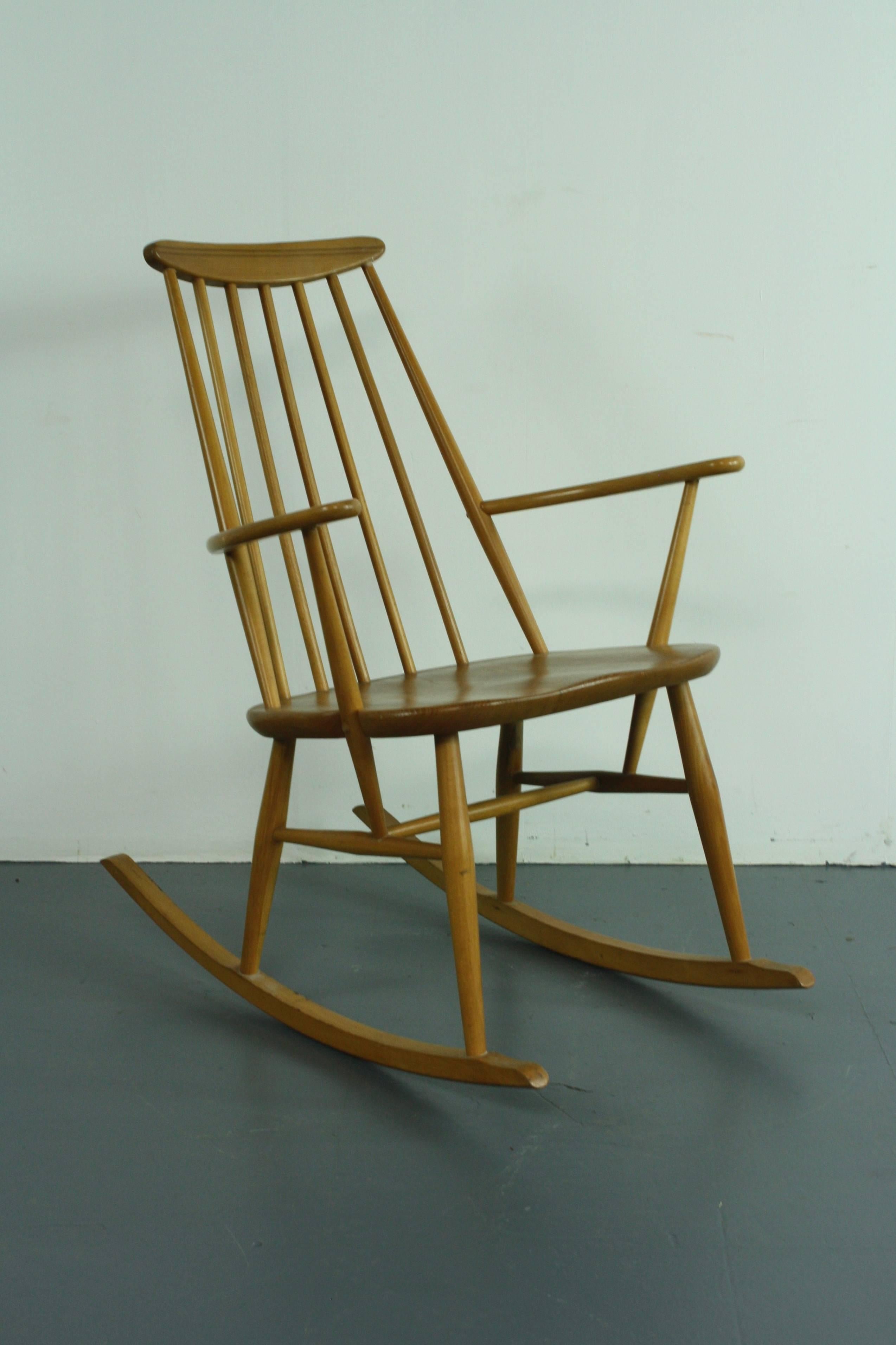 Lovely early Ercol rocking chair in blonde elm.

In good vintage condition; some signs of wear and tear, commensurate with age, but nothing which detracts. 

Approximate dimensions:

Height: 90cm

Width: 63cm

Depth: 81cm

Seat height: