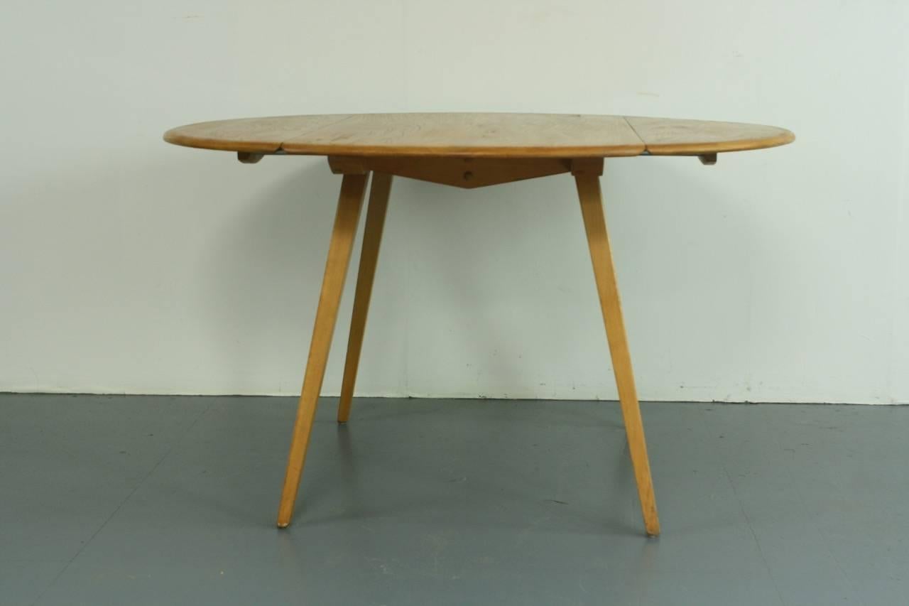 Vintage Midcentury Ercol Drop-Leaf Dining Table In Good Condition For Sale In Lewes, East Sussex