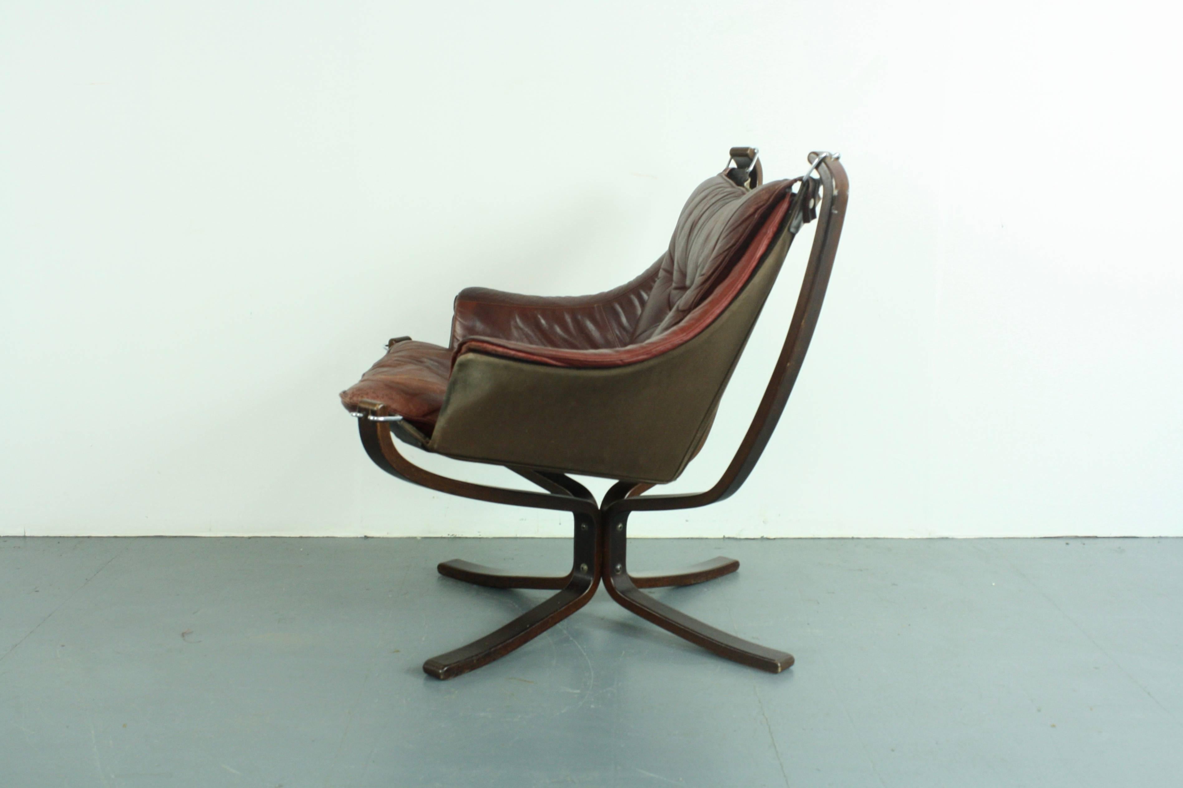 20th Century Low Back Winged Chestnut Brown Leather Falcon Chair Designed by Sigurd Resell For Sale