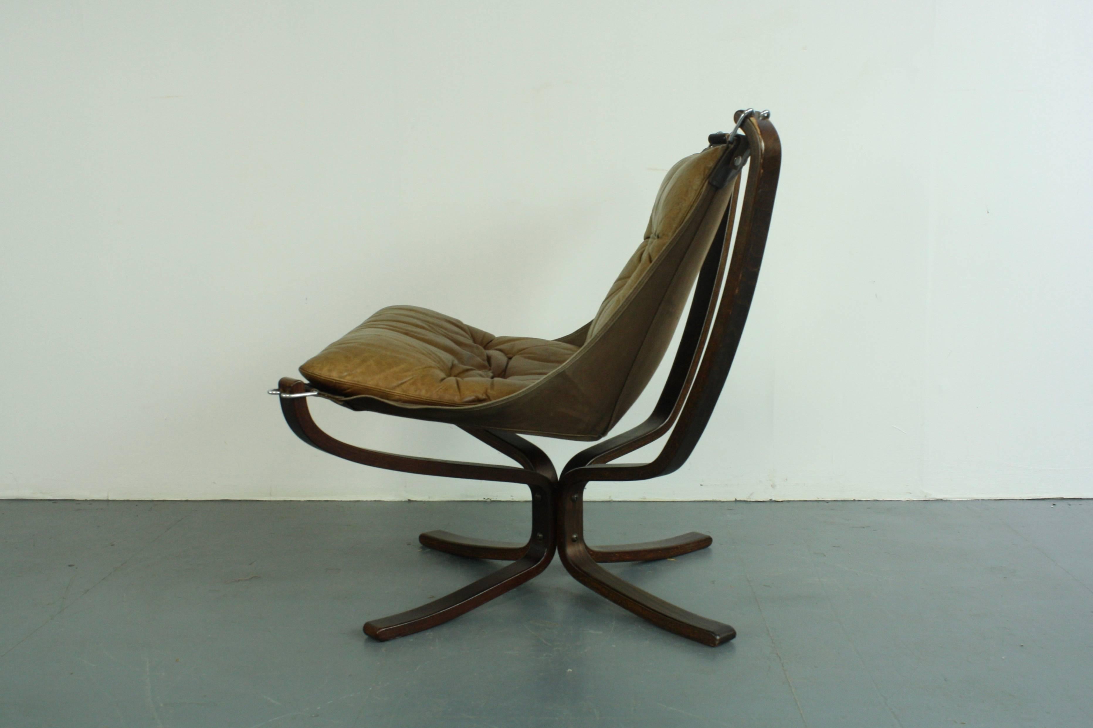1970s Low Back Leather and Rosewood Falcon Chair Designed by Sigurd Resell For Sale 1