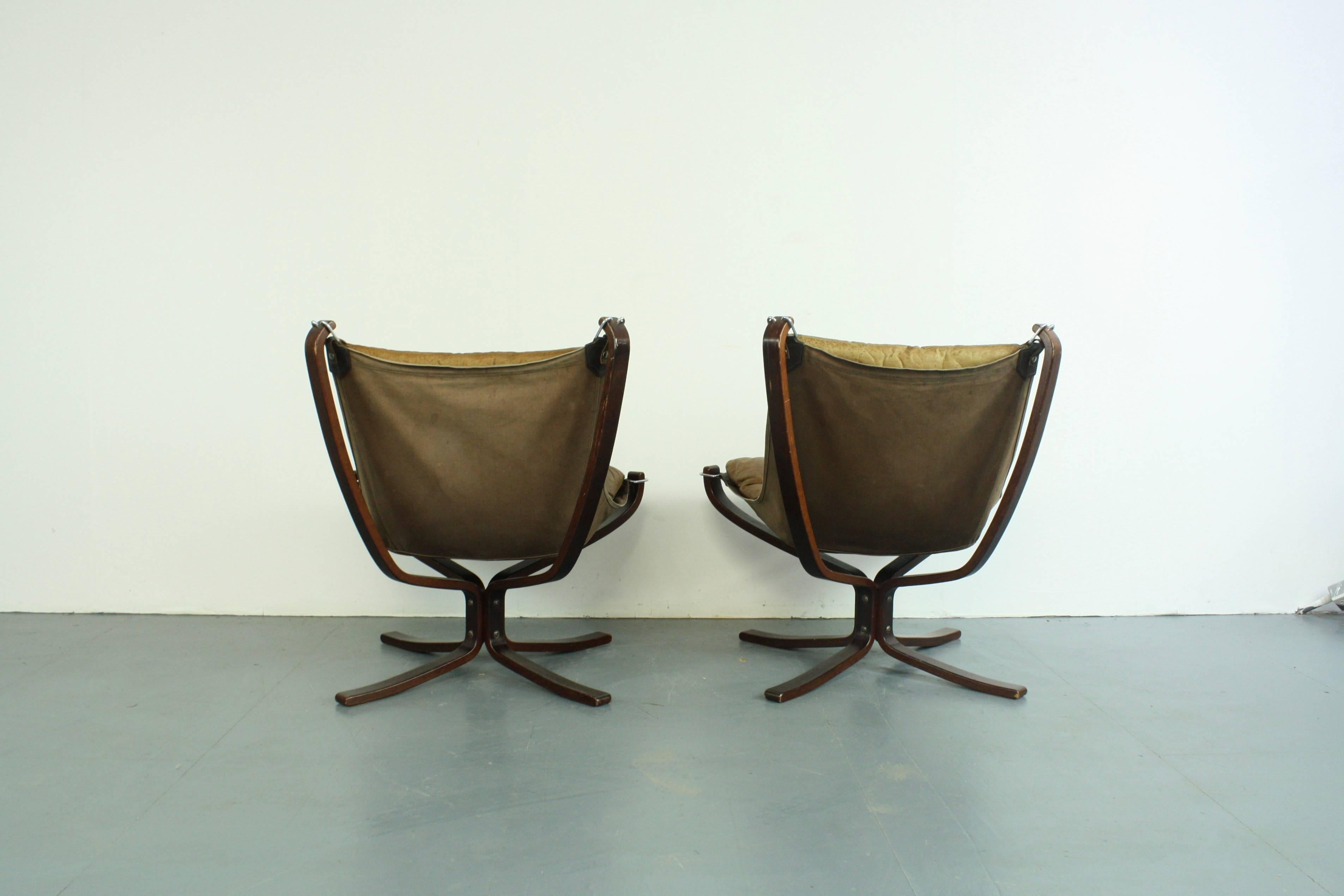 Pair of Vintage Low Back Camel Leather Falcon Chairs Designed by Sigurd Resell For Sale 1