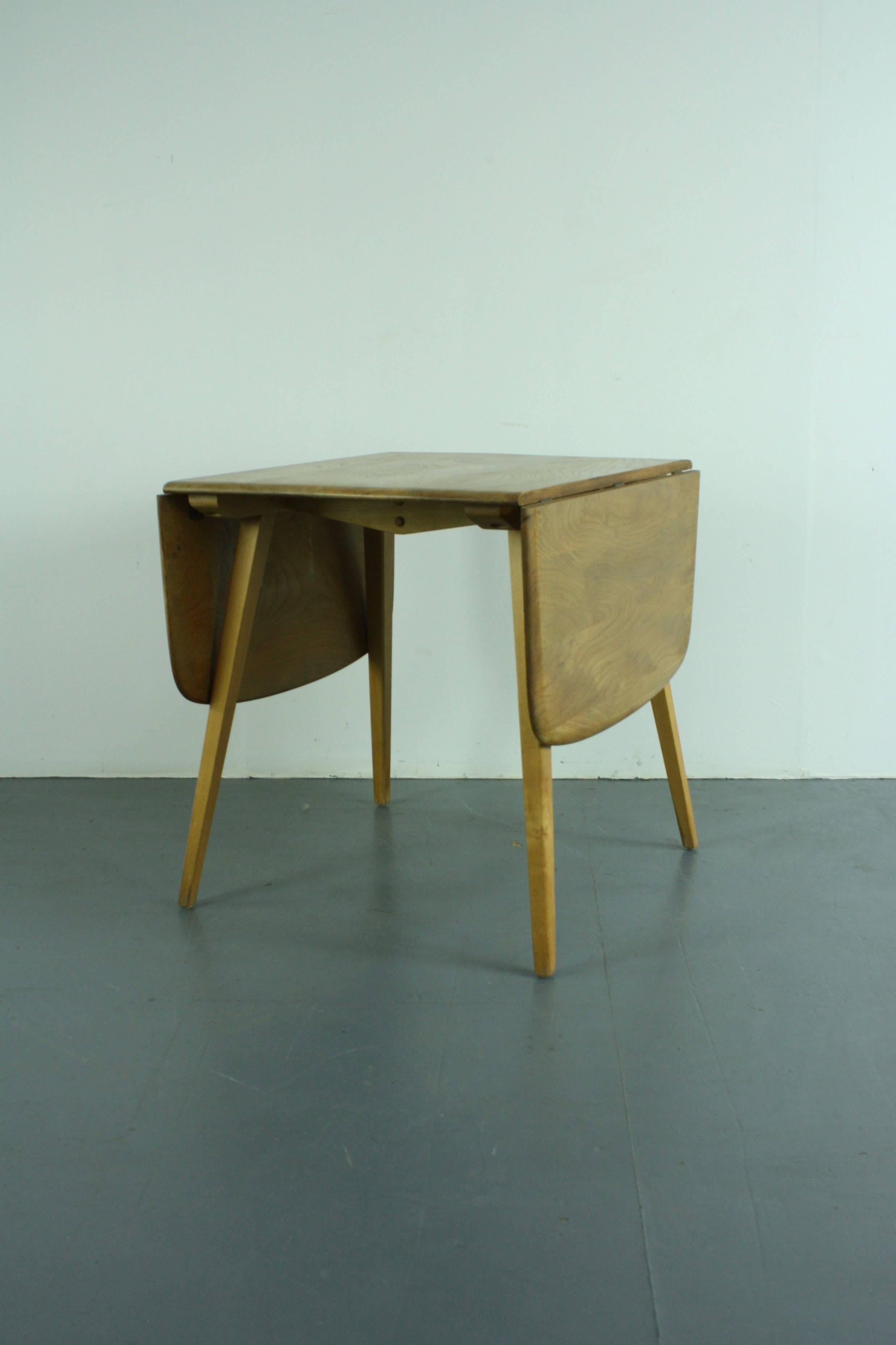 Lovely vintage (mid-1960s) Ercol drop-leaf dining table. Lovely elm top on beech legs.

In very good vintage condition. It's a vintage item, so has some general age-related wear, but nothing specific to mention.

Approximate