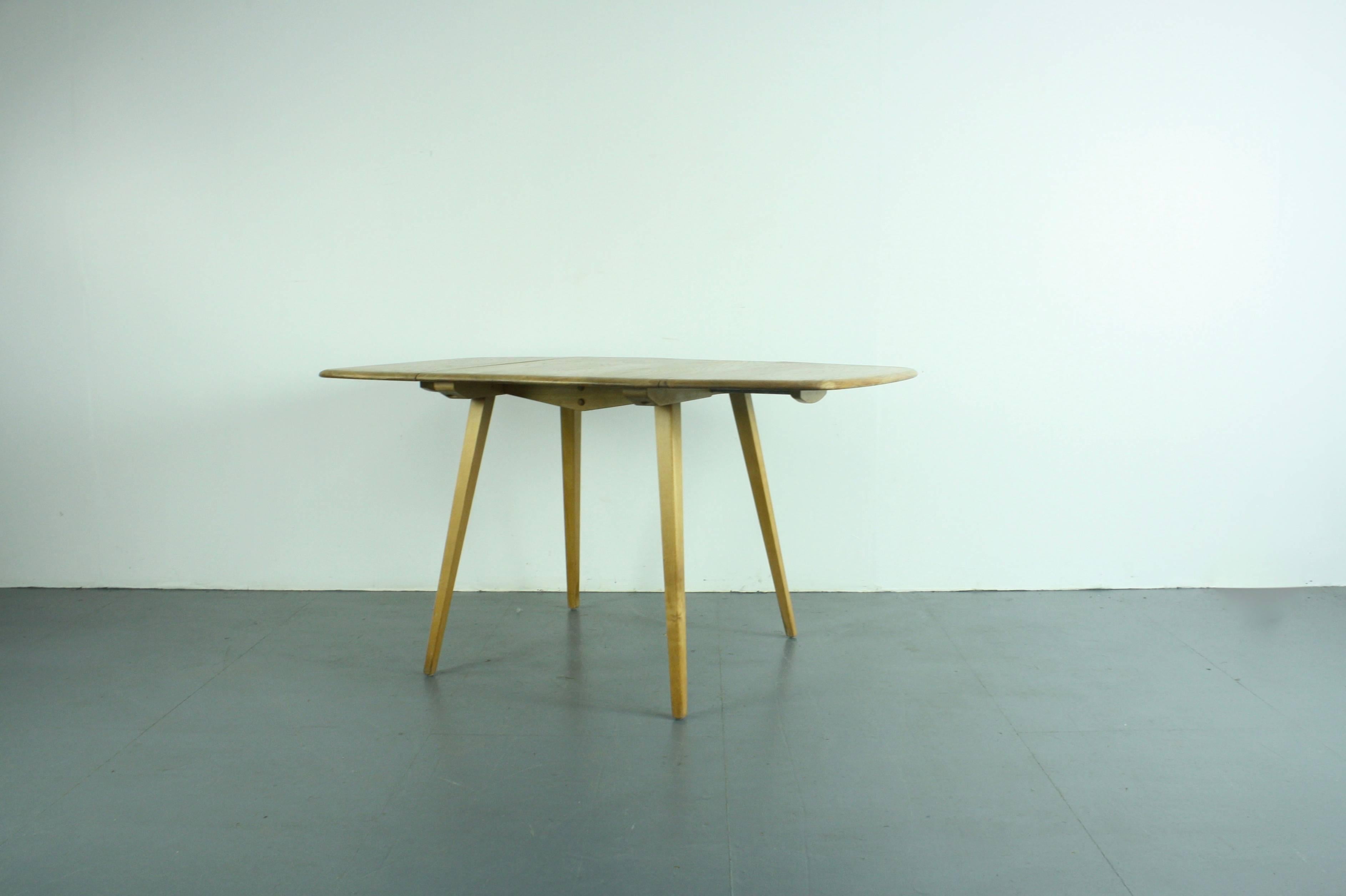 Vintage Midcentury Ercol Drop-Leaf Dining Table in Beech and Elm In Good Condition For Sale In Lewes, East Sussex