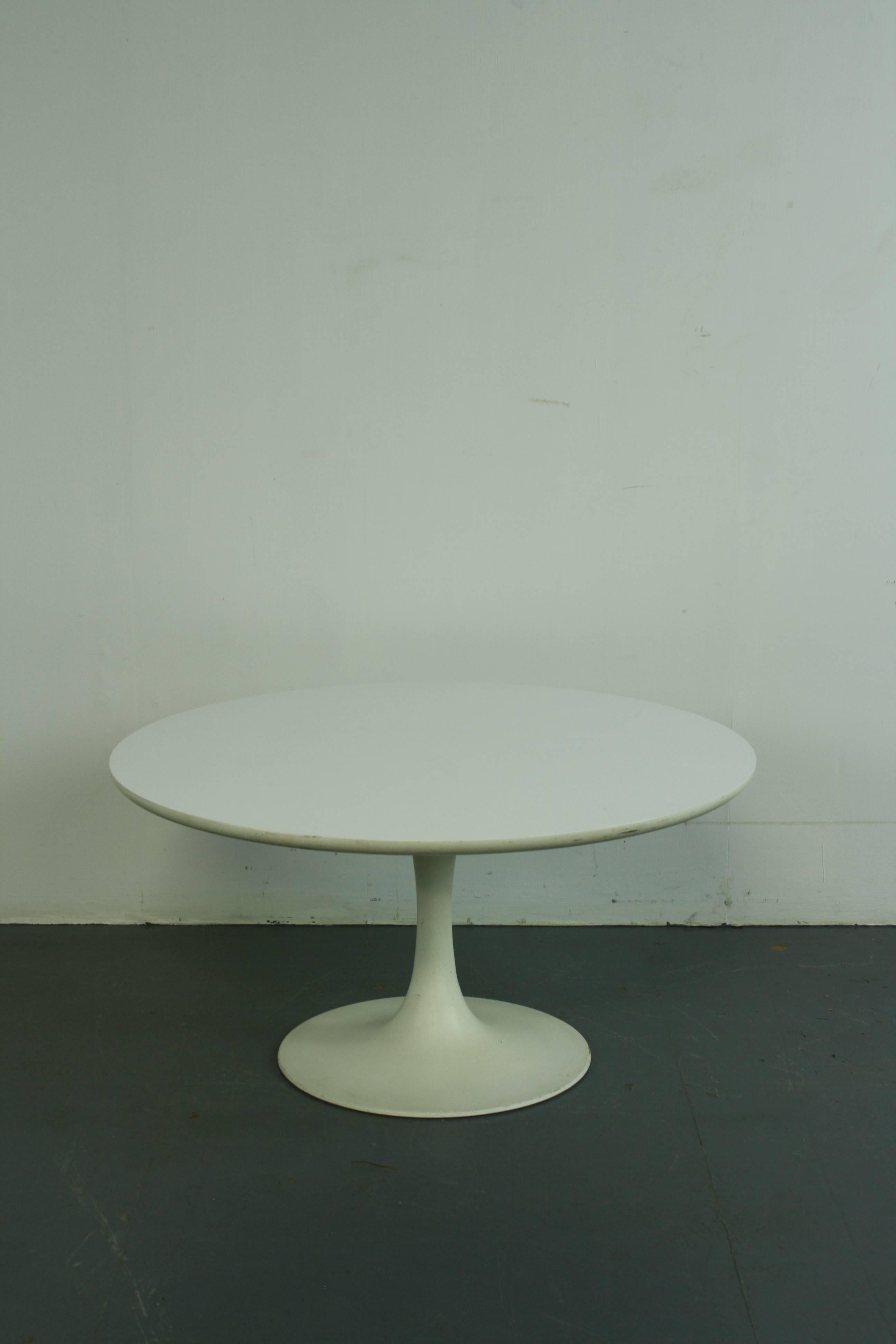 Tulip style table designed by Maurice Burke for Arkana in the 1970s. 

In good vintage condition. Stamped.

Approximate dimensions: 

Height: 38.5cm

Diameter: 75.5cm.