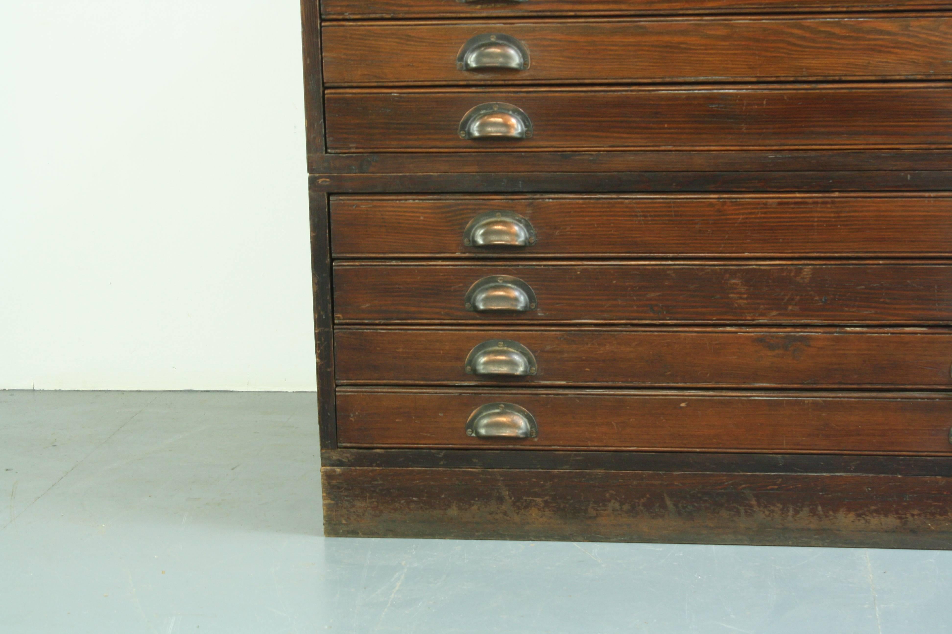 Vintage 1930s British Plan Chest In Good Condition For Sale In Lewes, East Sussex