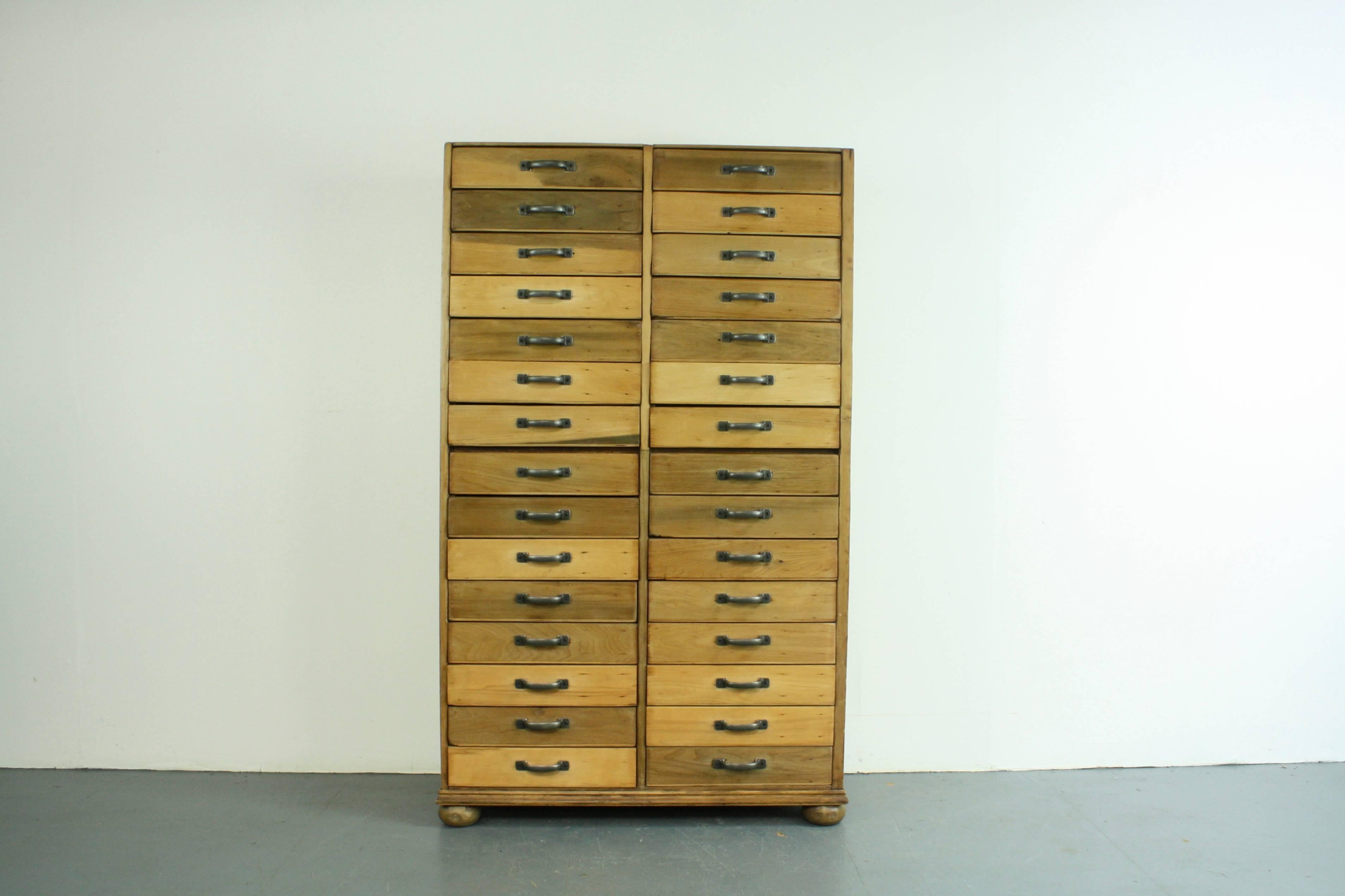 Solid 1920s pine two column filing drawers with D handles. Nicely made piece with dovetailed joints. Lovely patina.

In good vintage condition. Some scuffs here and there, as to be expected. 

Please bear in mind this has come from a working