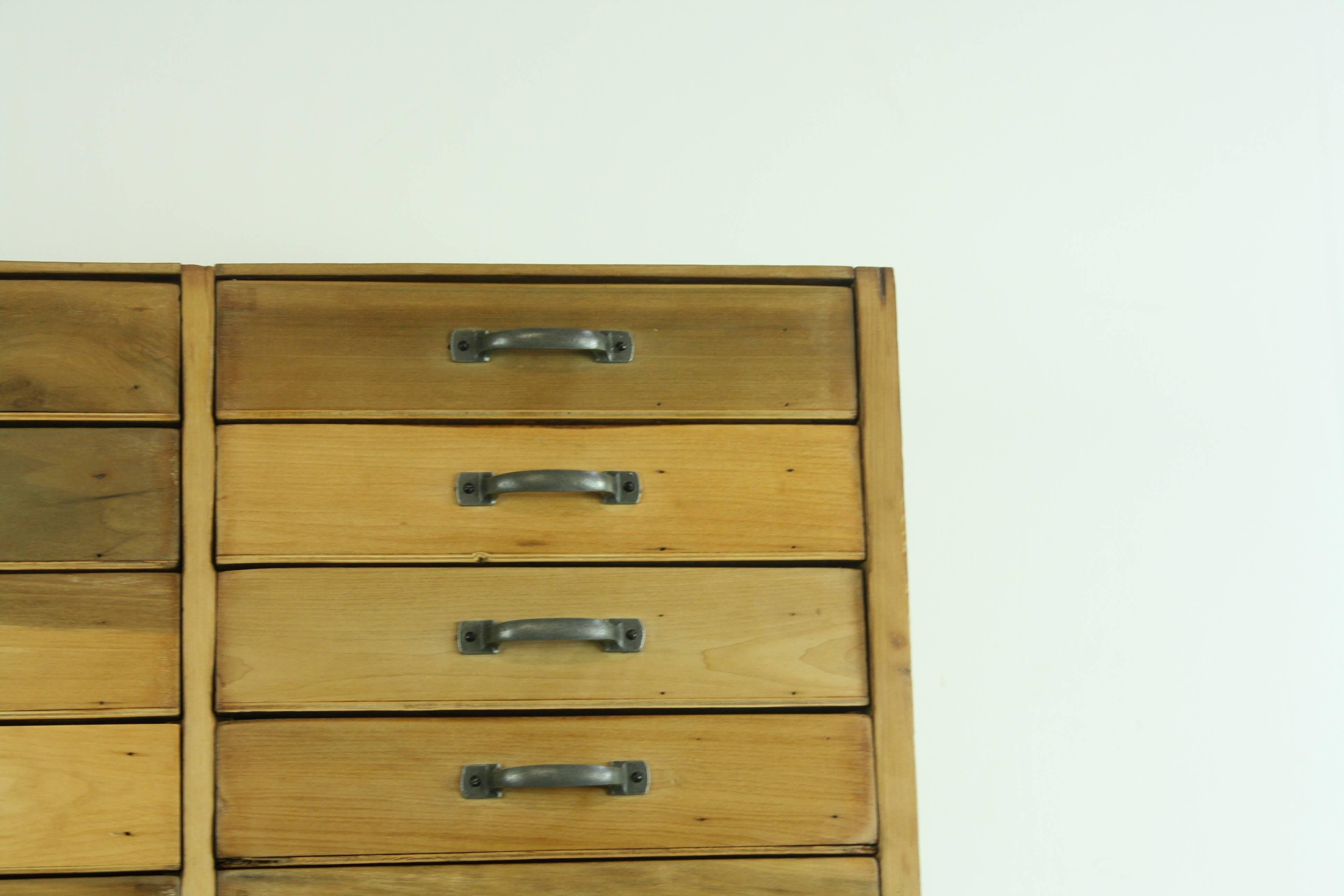 Vintage 1920s British Haberdashery Chest of Drawers In Good Condition For Sale In Lewes, East Sussex