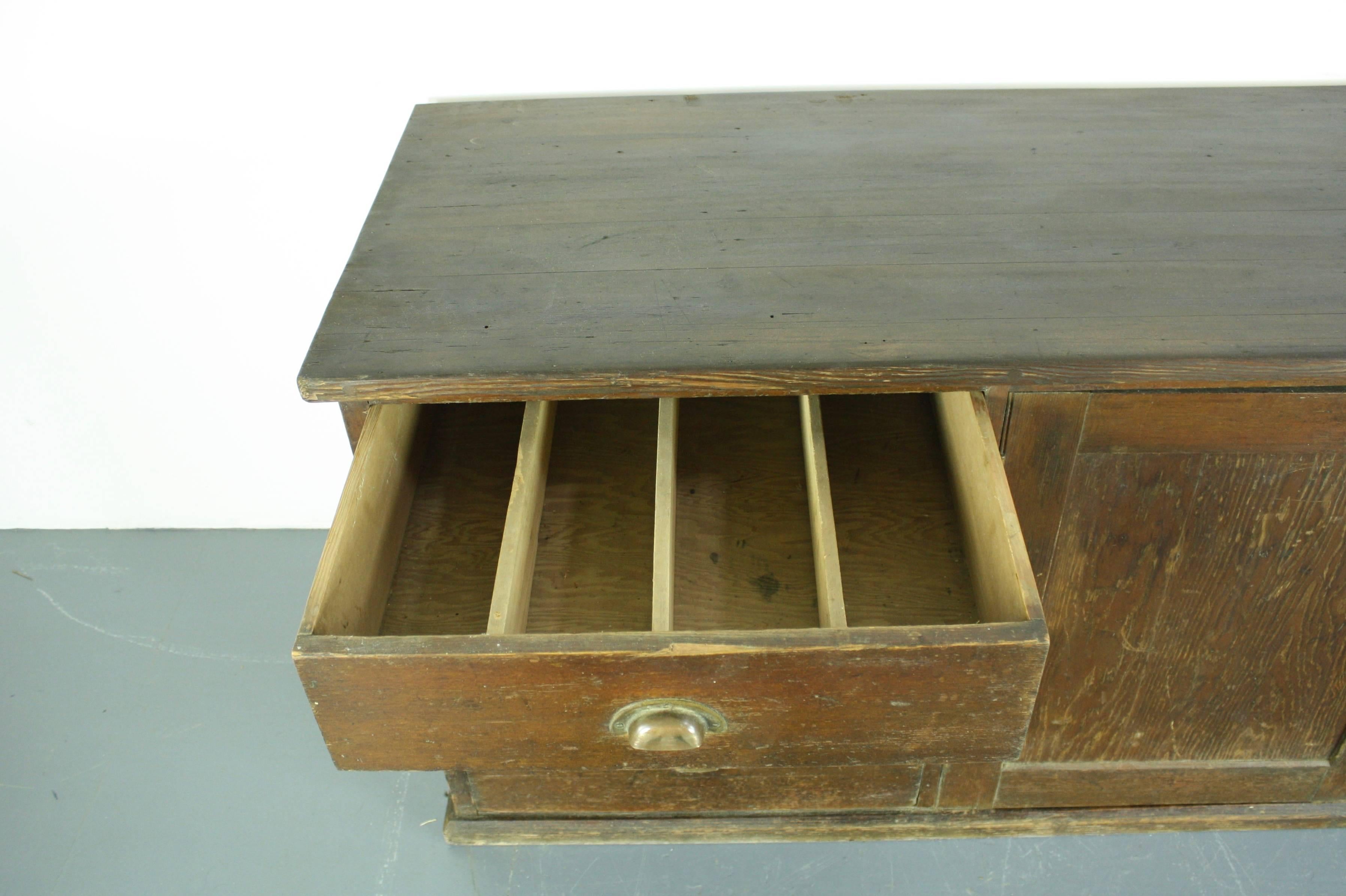 Vintage Early 20th Century British Counter For Sale 1