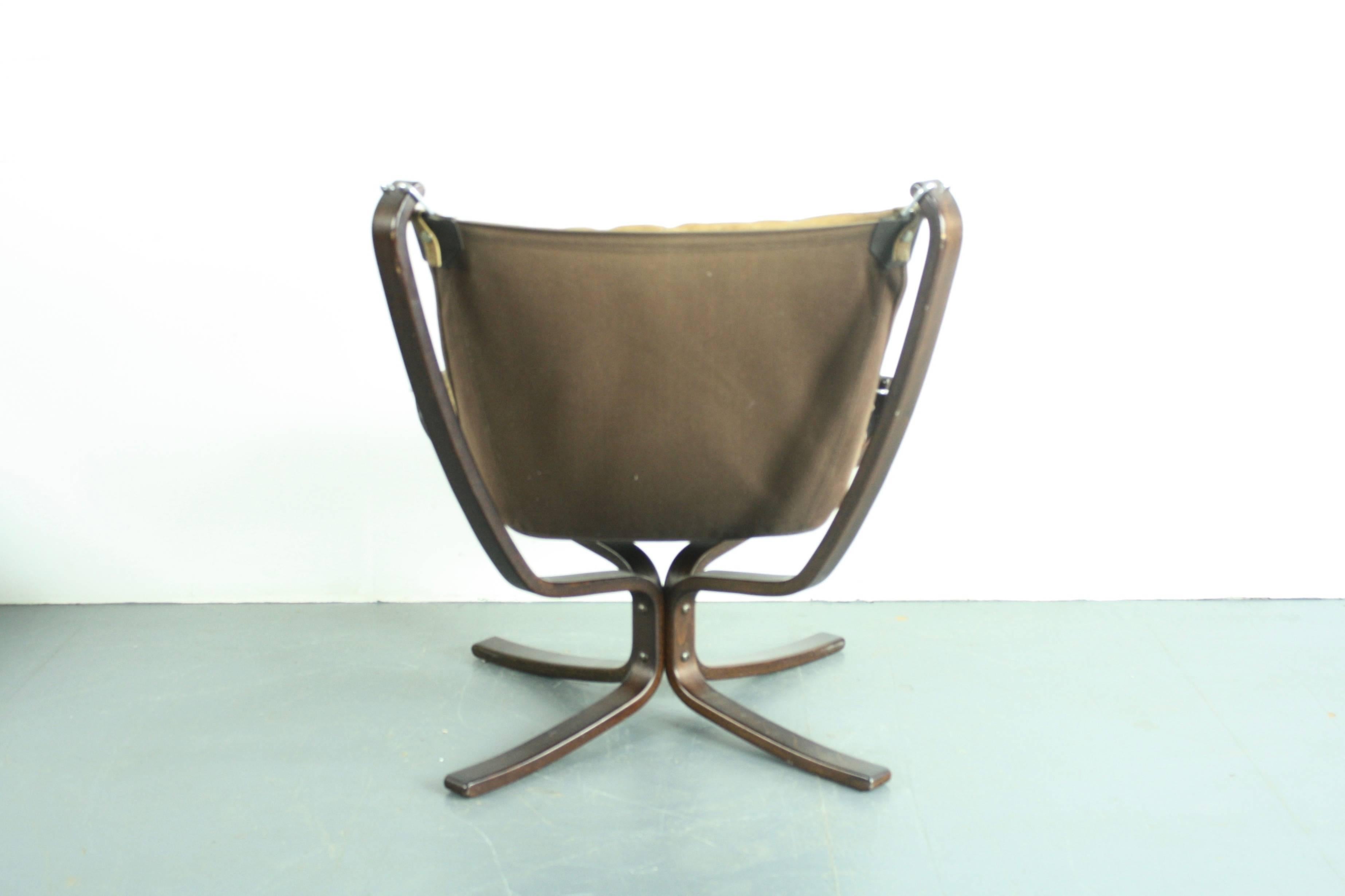 Vintage 1970s Low Back Camel Leather Falcon Chair and Ottoman by Sigurd Resell For Sale 1