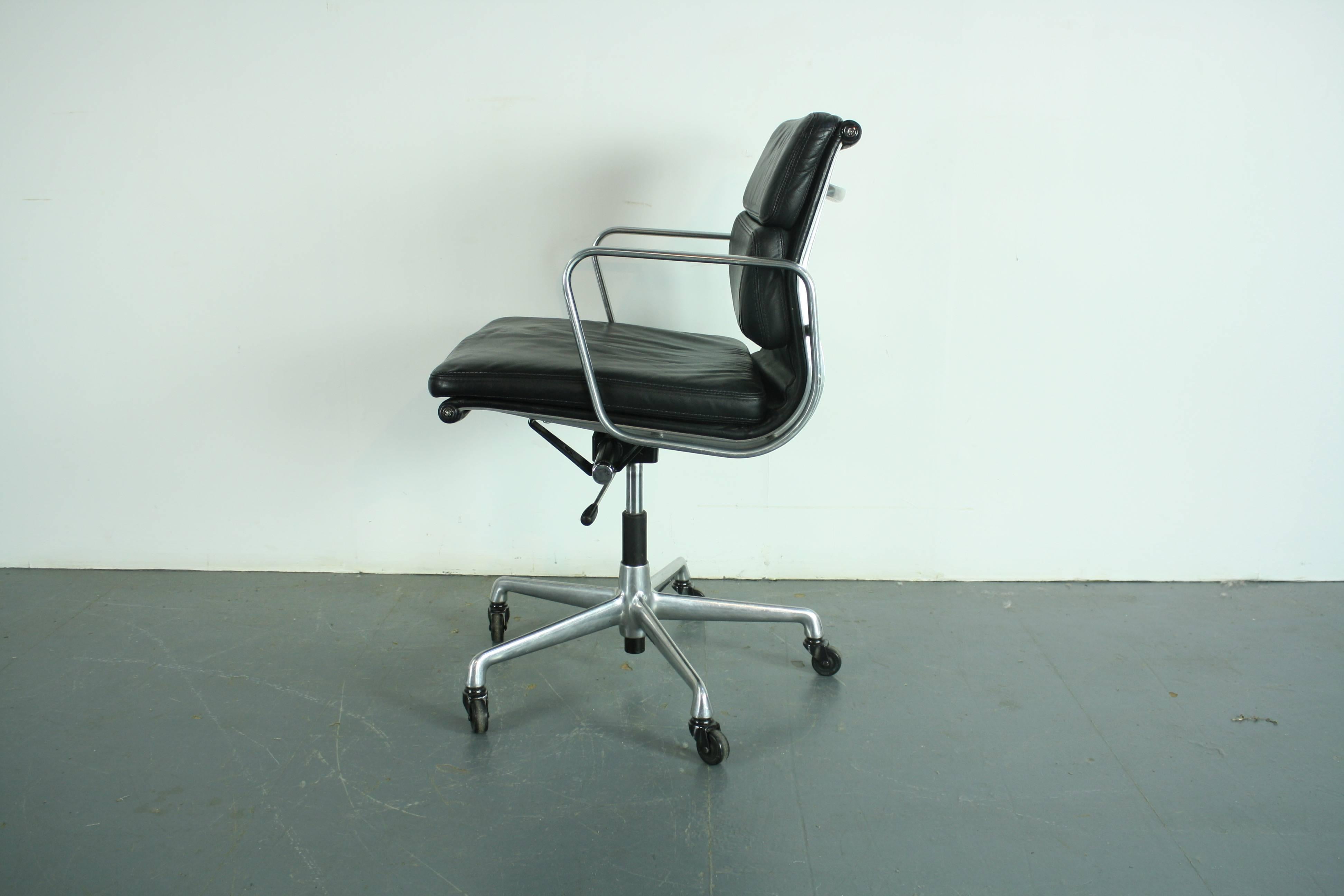20th Century Vintage Black Leather Soft Pad Aluminium Group Chair by Charles & Ray Eames For Sale