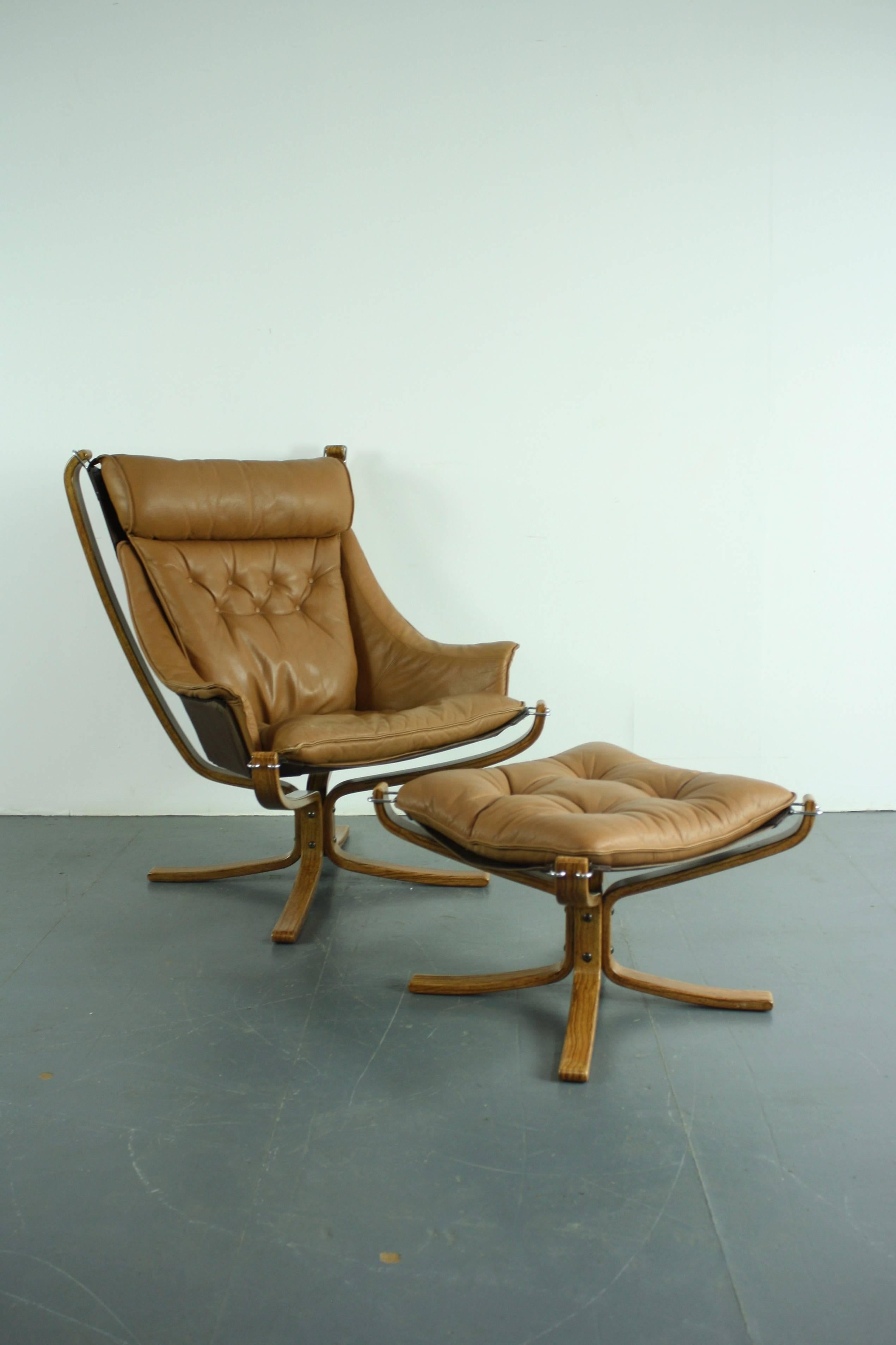 High back winged camel brown vintage leather Falcon chair designed by Sigurd Resell with matching ottoman. With limited edition custom-made legs made by Vante Mobler specially for the previous owner to match their interior, making this color very
