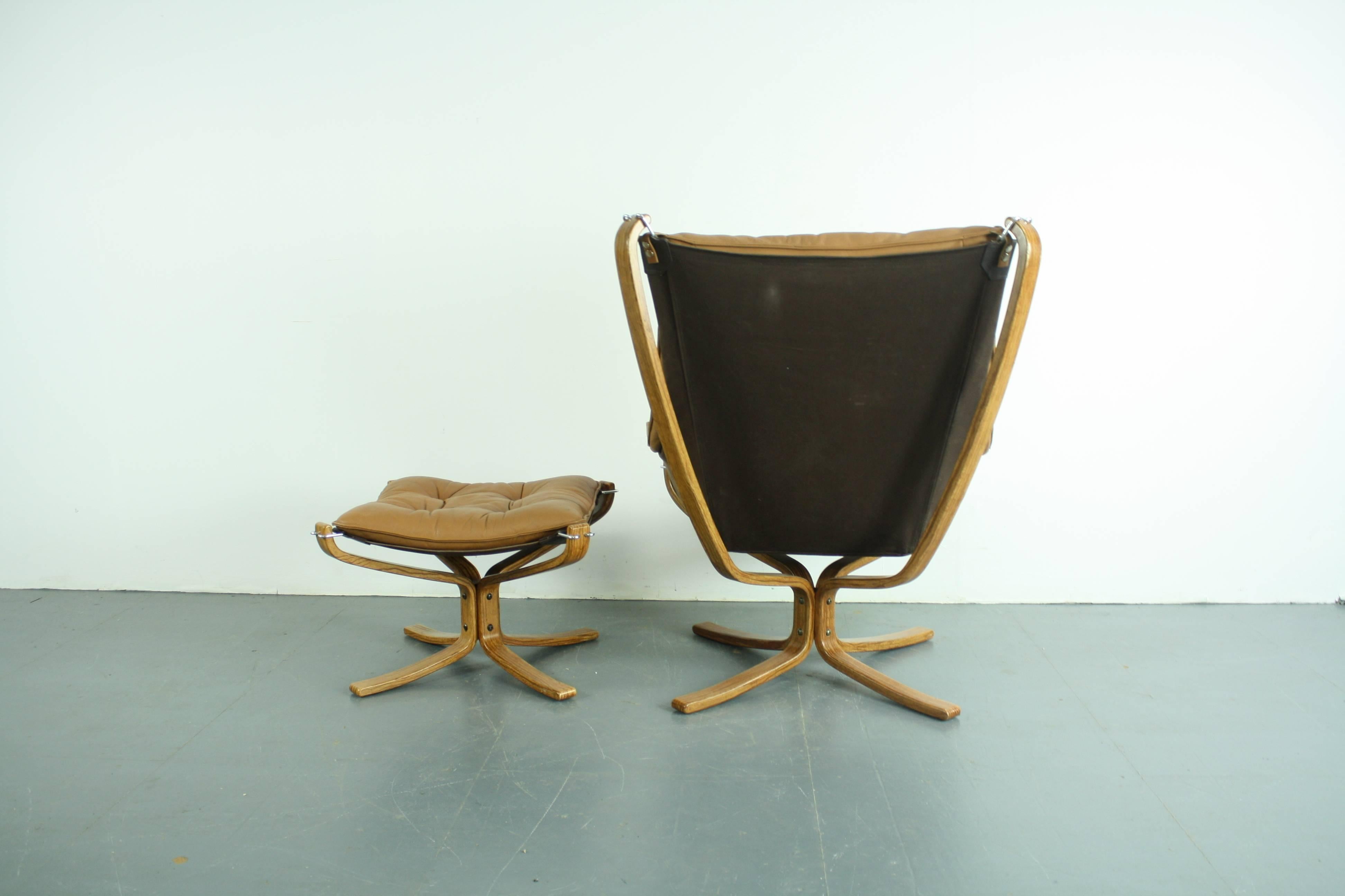Vintage Camel Leather Rosewood Framed High Backed Winged Falcon Chair & Ottoman For Sale 1