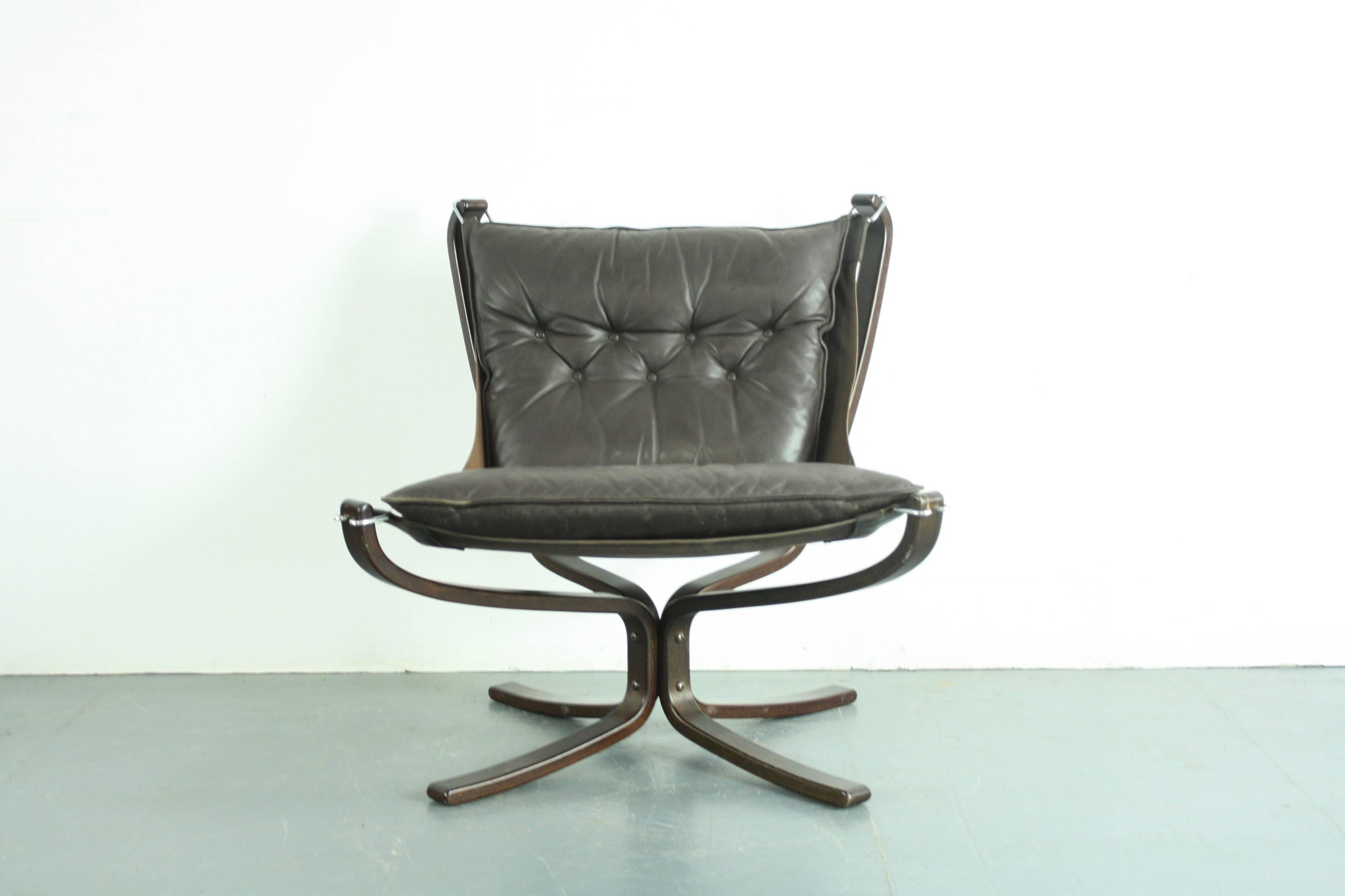 1970s Low Back Leather and Rosewood Falcon Chair Designed by Sigurd Resell In Good Condition For Sale In Lewes, East Sussex