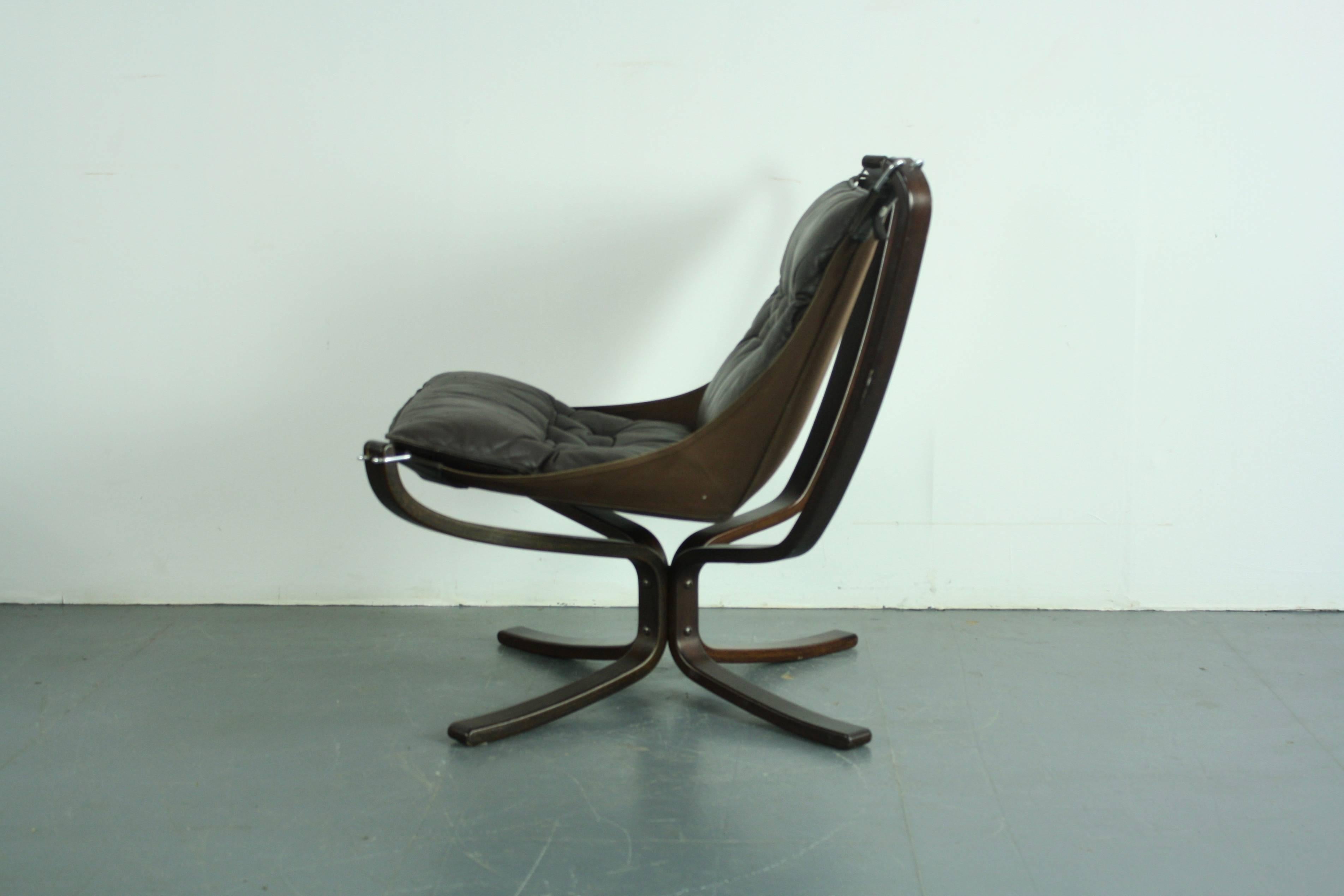 1970s Low Back Leather and Rosewood Falcon Chair Designed by Sigurd Resell For Sale 1