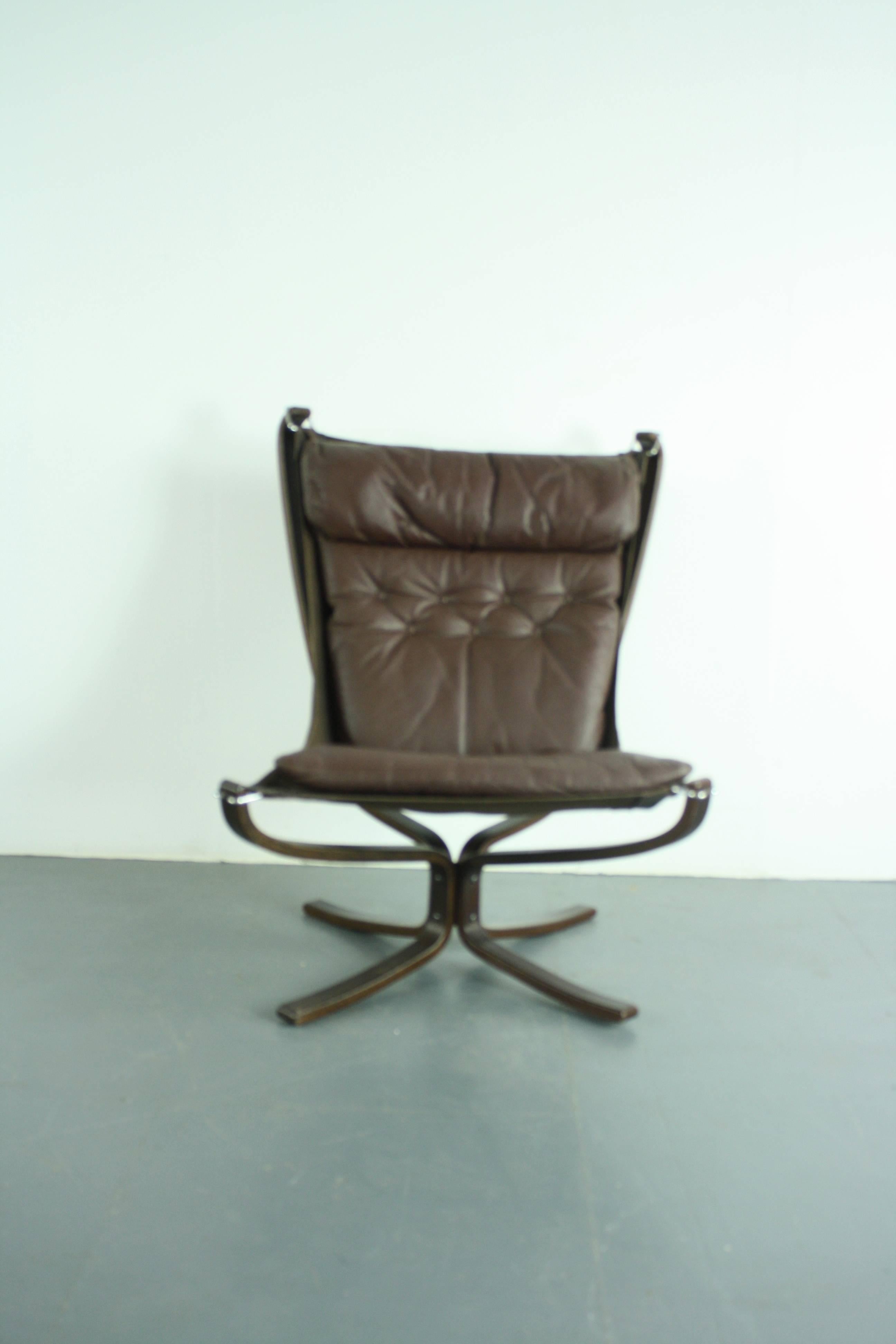 Vintage 1970s High Back Brown Leather Falcon Chair Designed by Sigurd Resell In Good Condition In Lewes, East Sussex