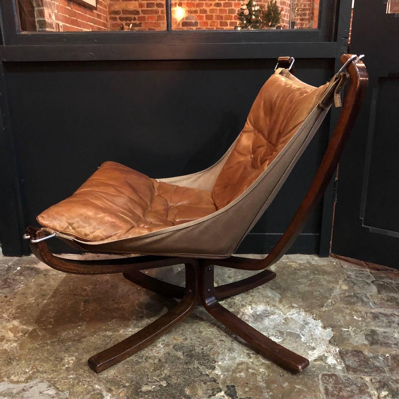 Vintage Low Back Black Leather Falcon Chair Designed by Sigurd Resell In Good Condition For Sale In Lewes, East Sussex