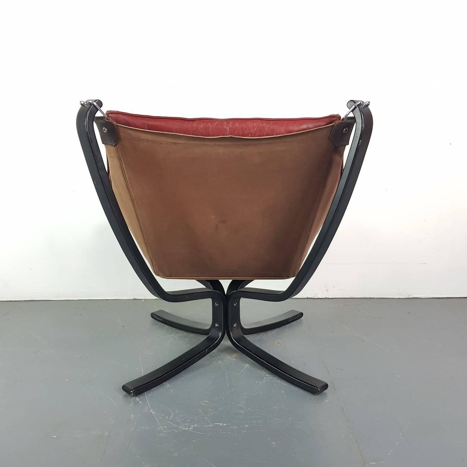 20th Century Low Back Winged Chestnut Brown Leather Falcon Chair Designed by Sigurd Resell For Sale