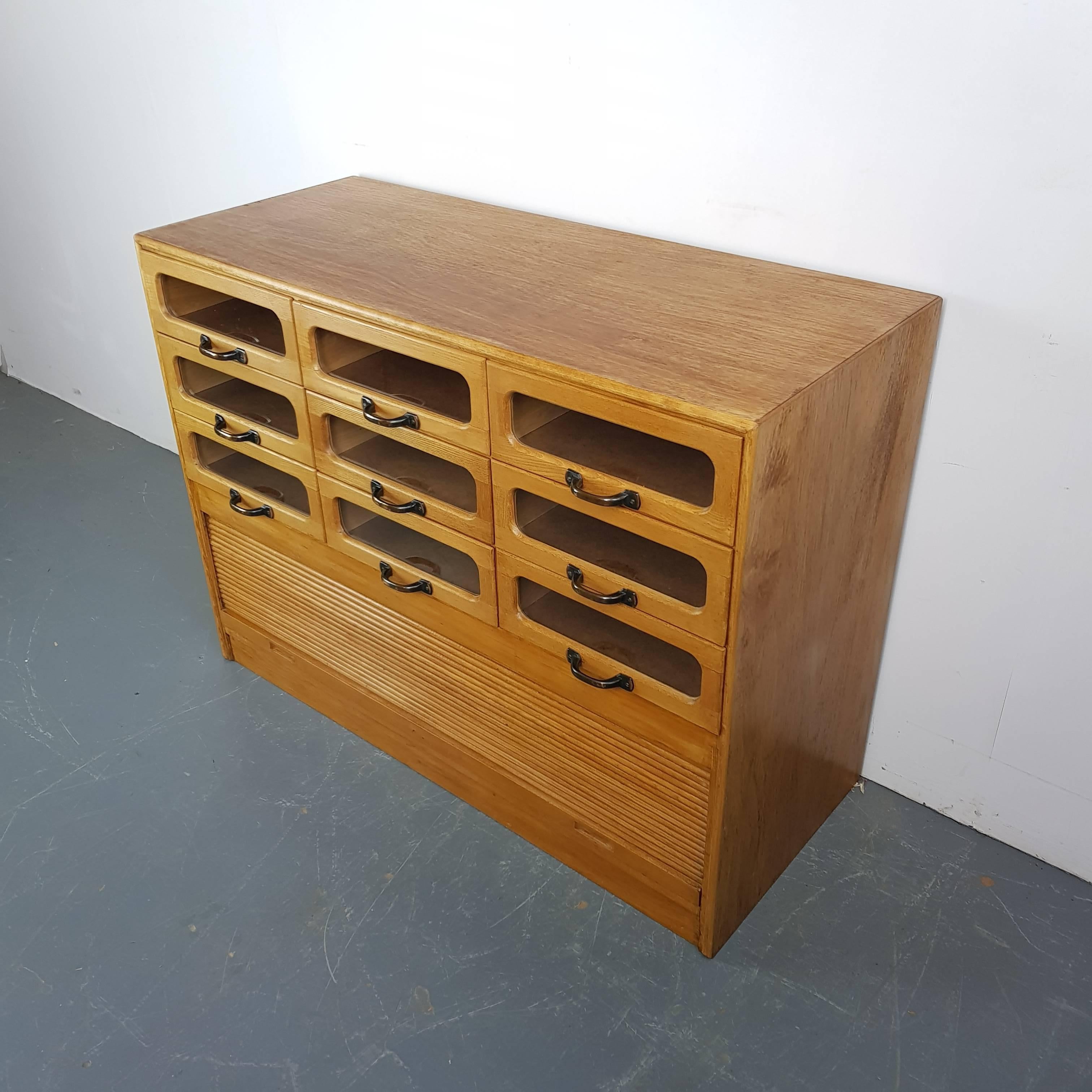 Vintage Early 20th Century Oak Nine-Drawer Haberdashery Cabinet In Good Condition For Sale In Lewes, East Sussex
