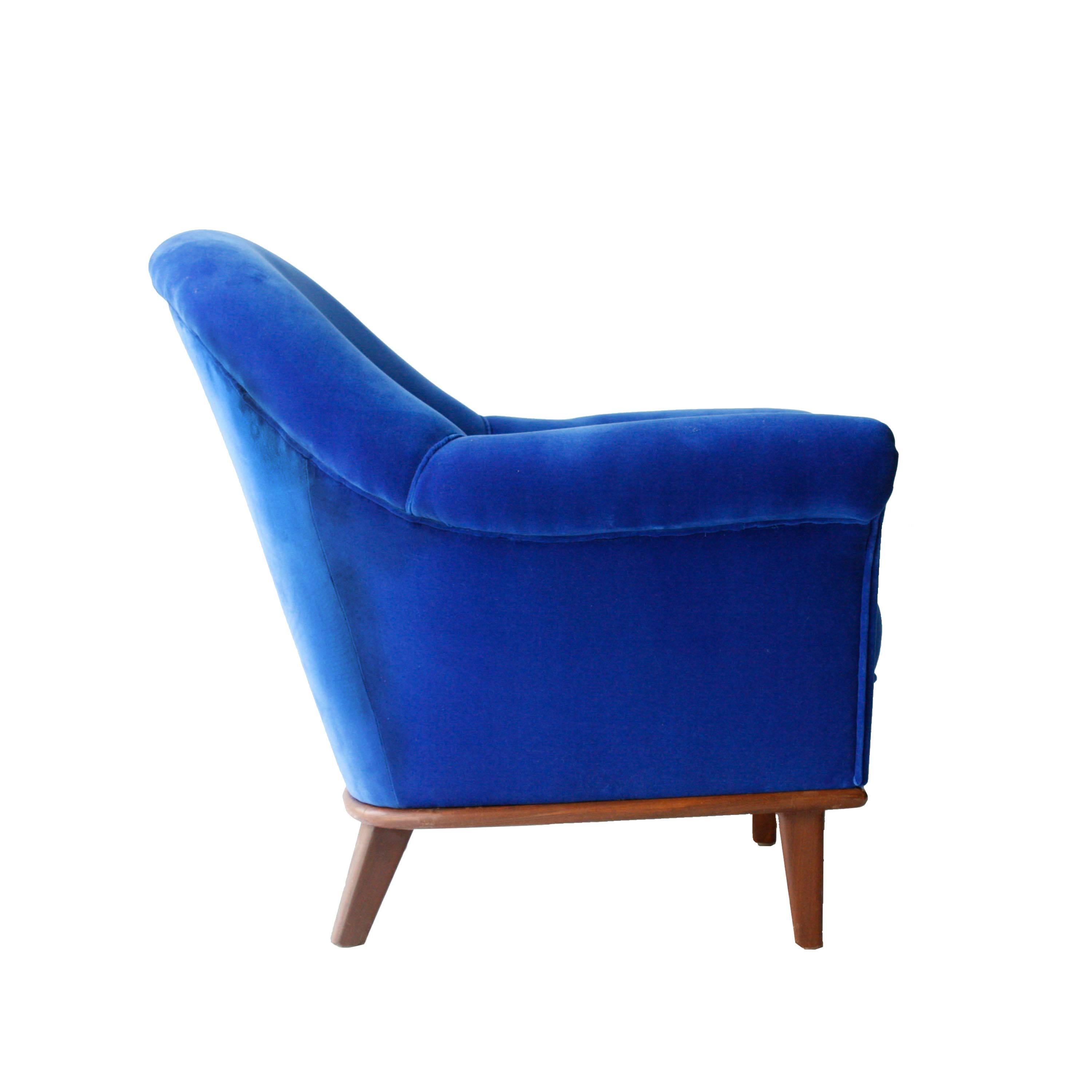 Armchair with structure in solid wood and upholstered in blue velvet edited by Gancedo with legs made of walnut.