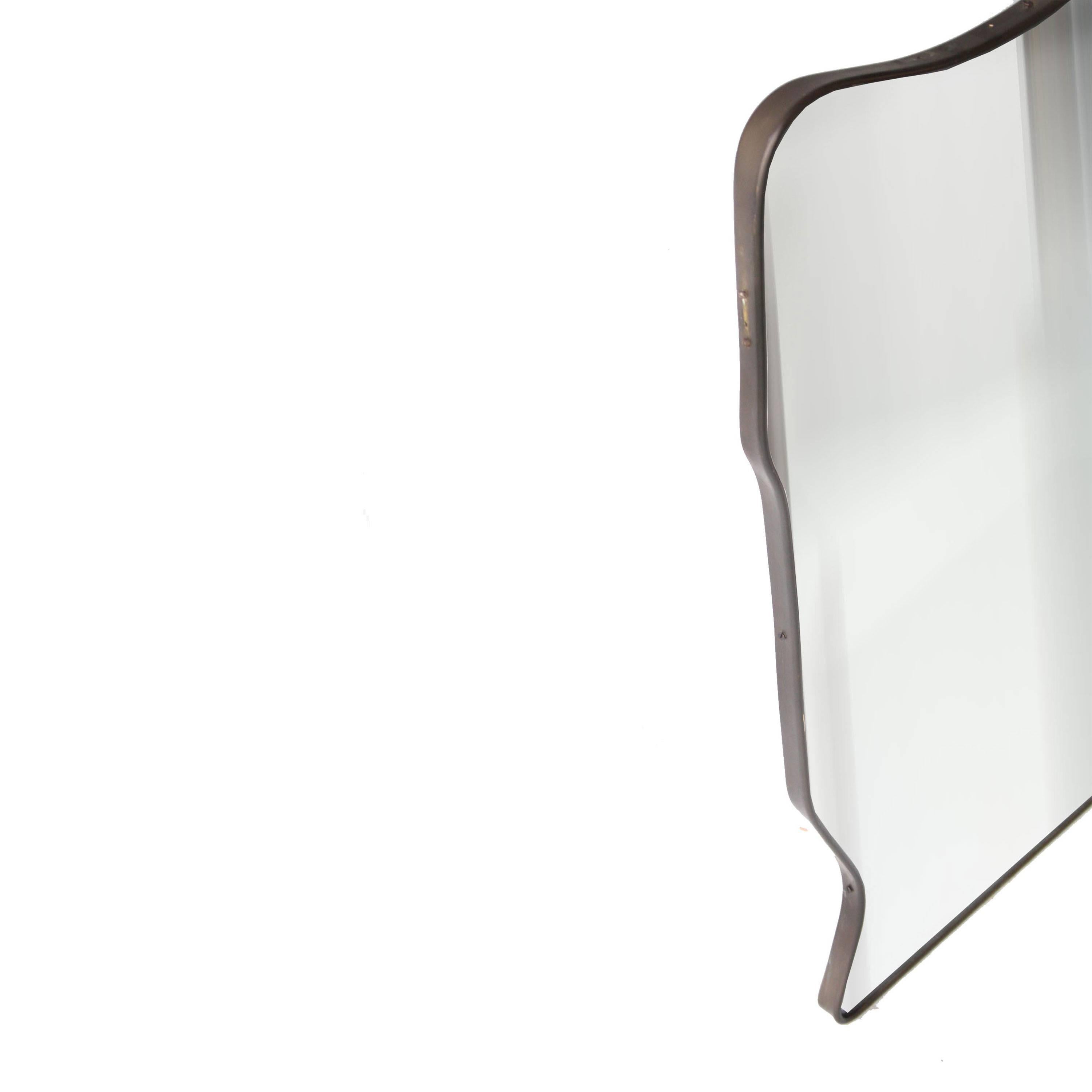 Mirror with wooden structure and frame in brass with rectangular shape.