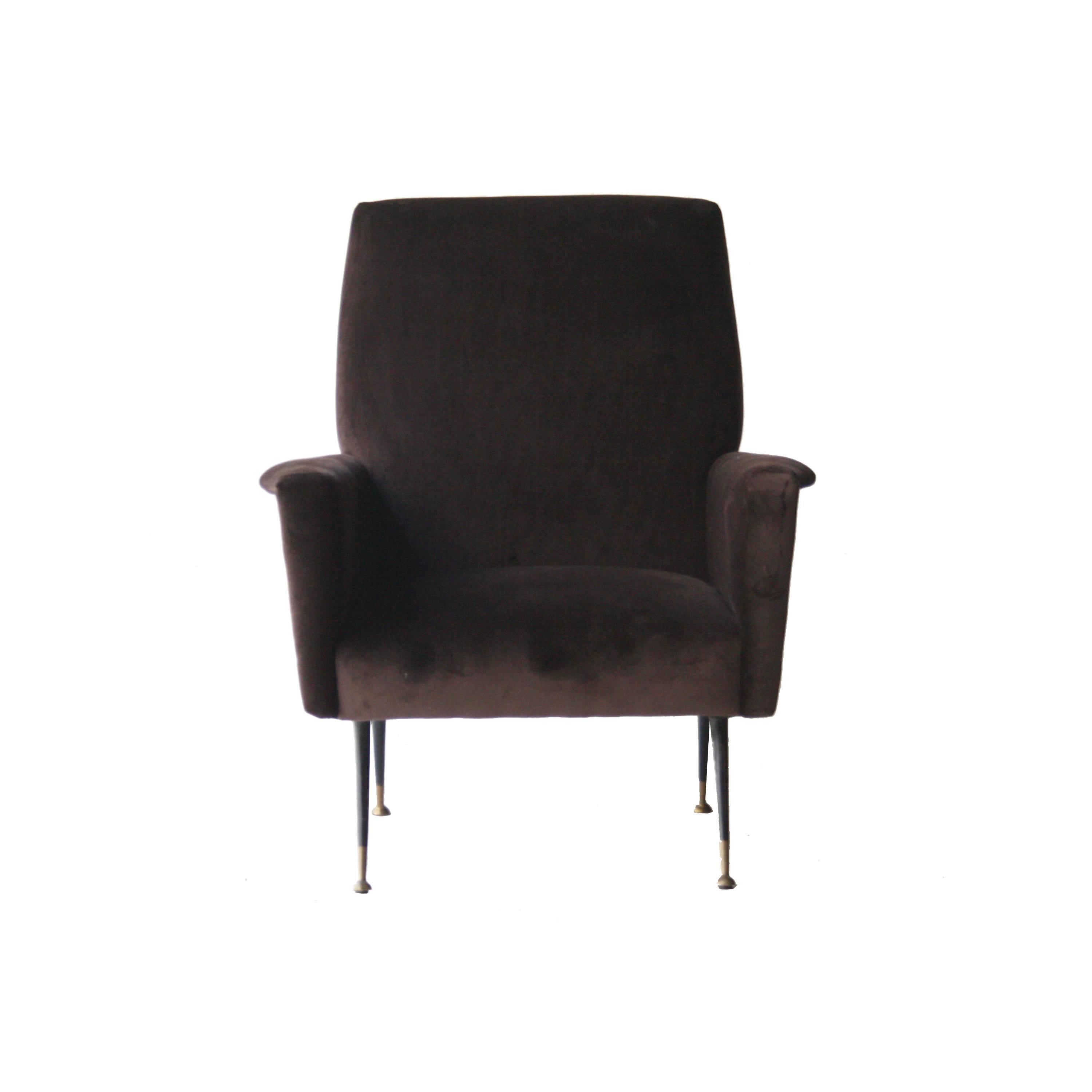Armchair with solid wood structure with metallic legs lacquered in black finished in brass. Upholstered in brown cotton velvet.