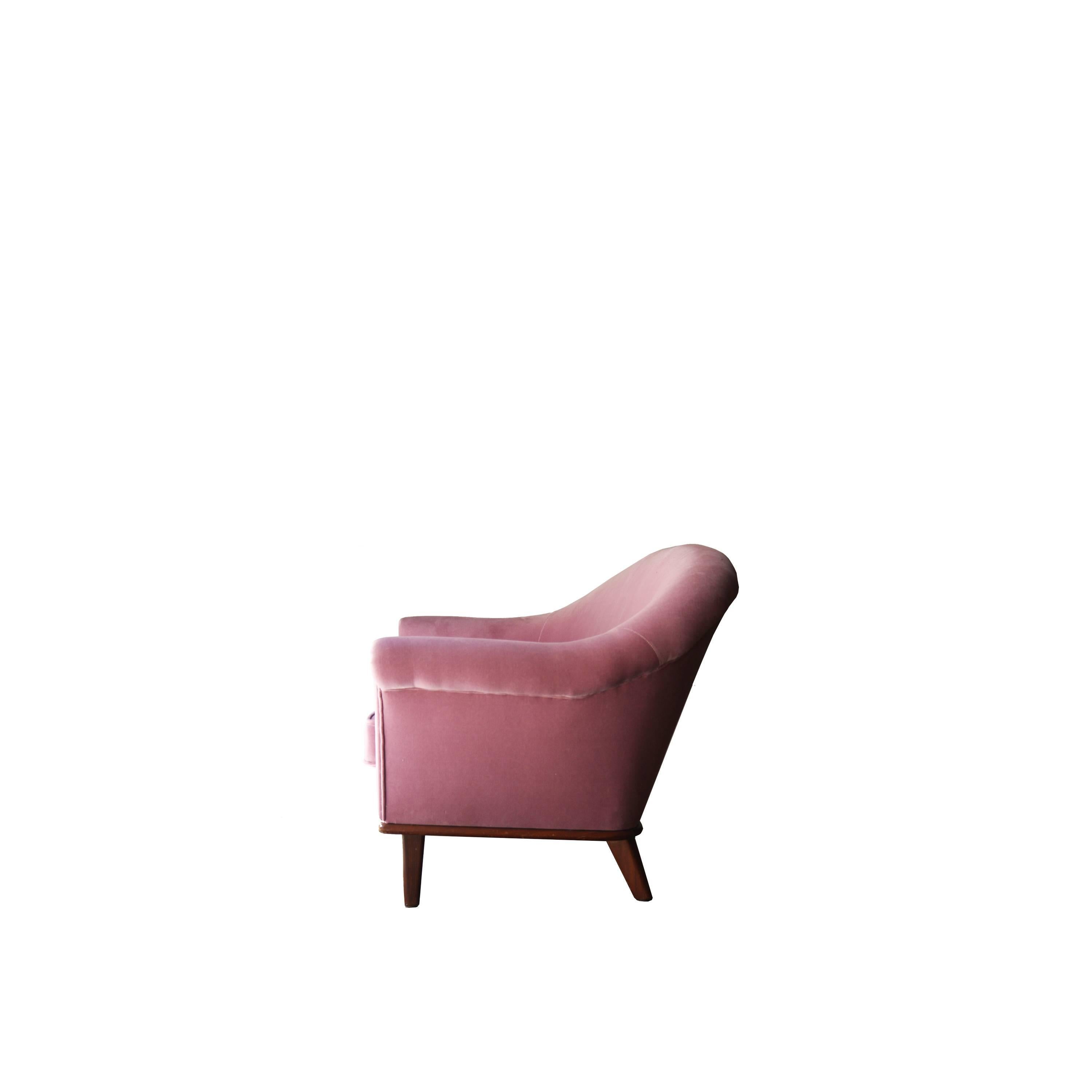 pink couch transparent background