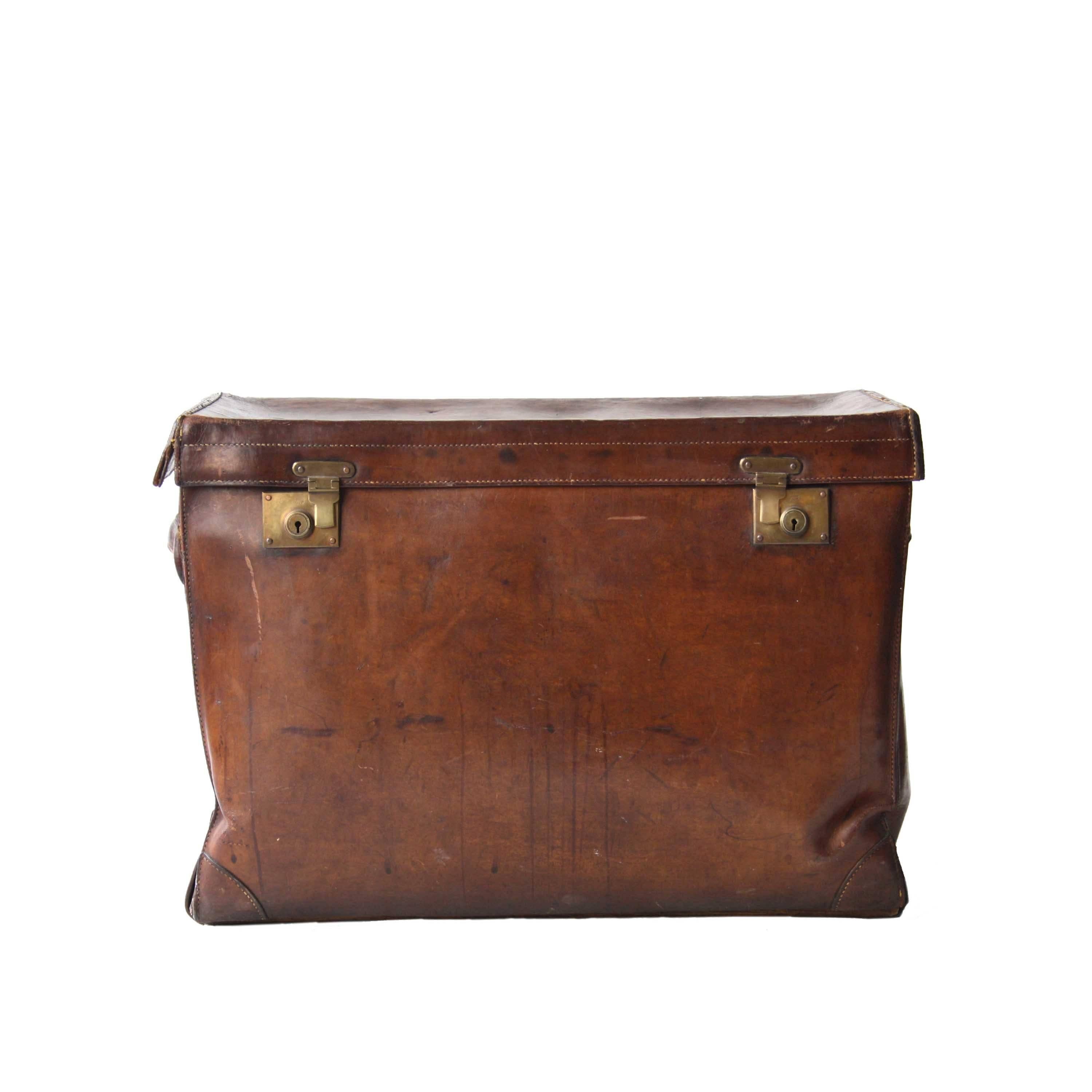 Mid-Century Modern Rectangular Brown Leather English Trunk, 1930