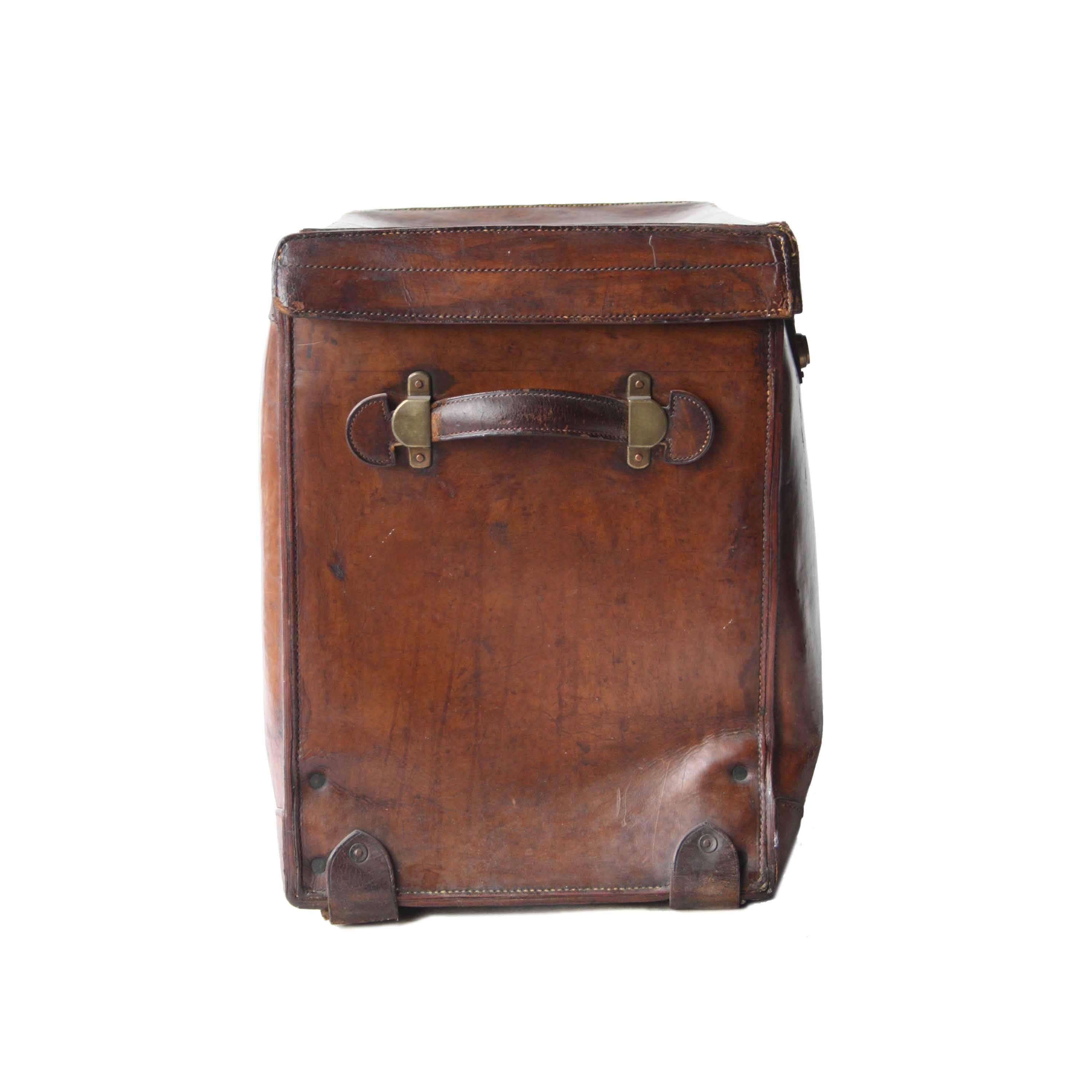 Rectangular Brown Leather English Trunk, 1930 In Good Condition In Madrid, ES