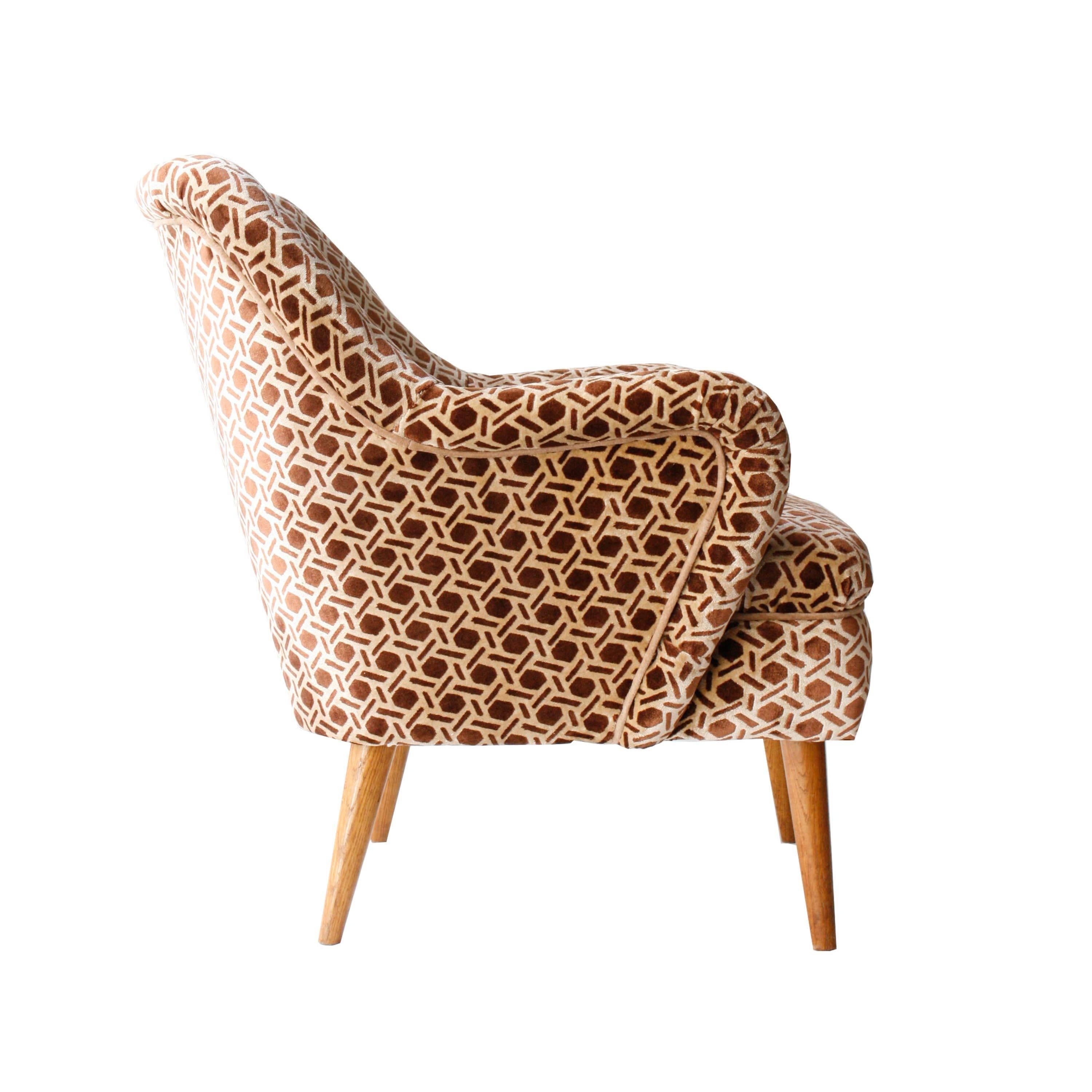 Armchair with structure in solid oak and upholstered in cotton velvet edited by Rubelli in geometric print.