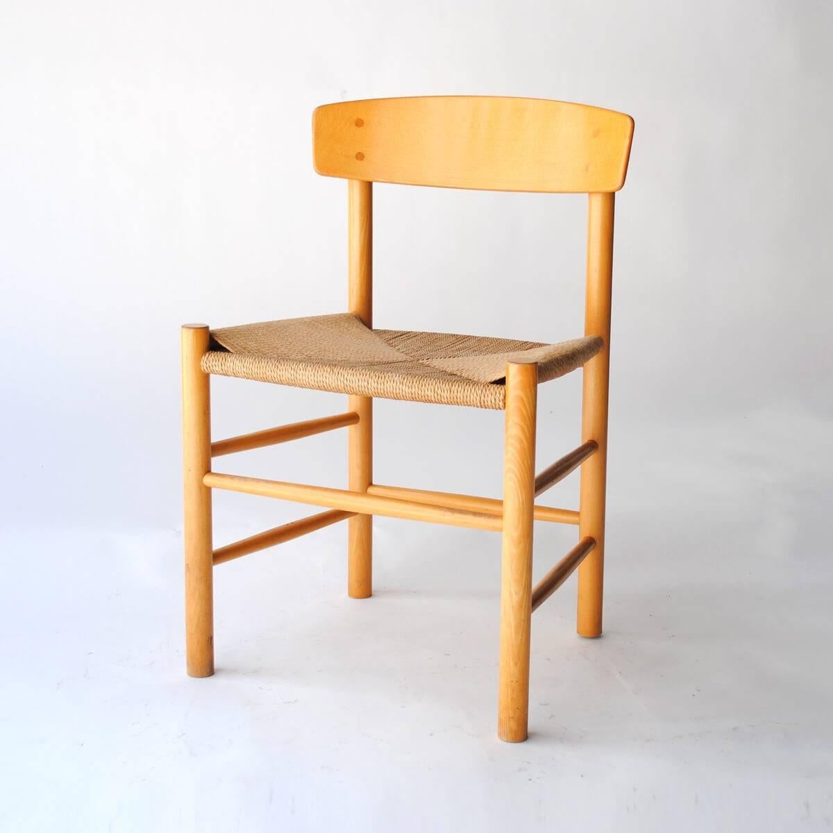 Set of four chairs model J39 by Børge Mogensen, and edited by Fredericia.
All the structure is made in solid oak and seat made in natural fiber.
 
