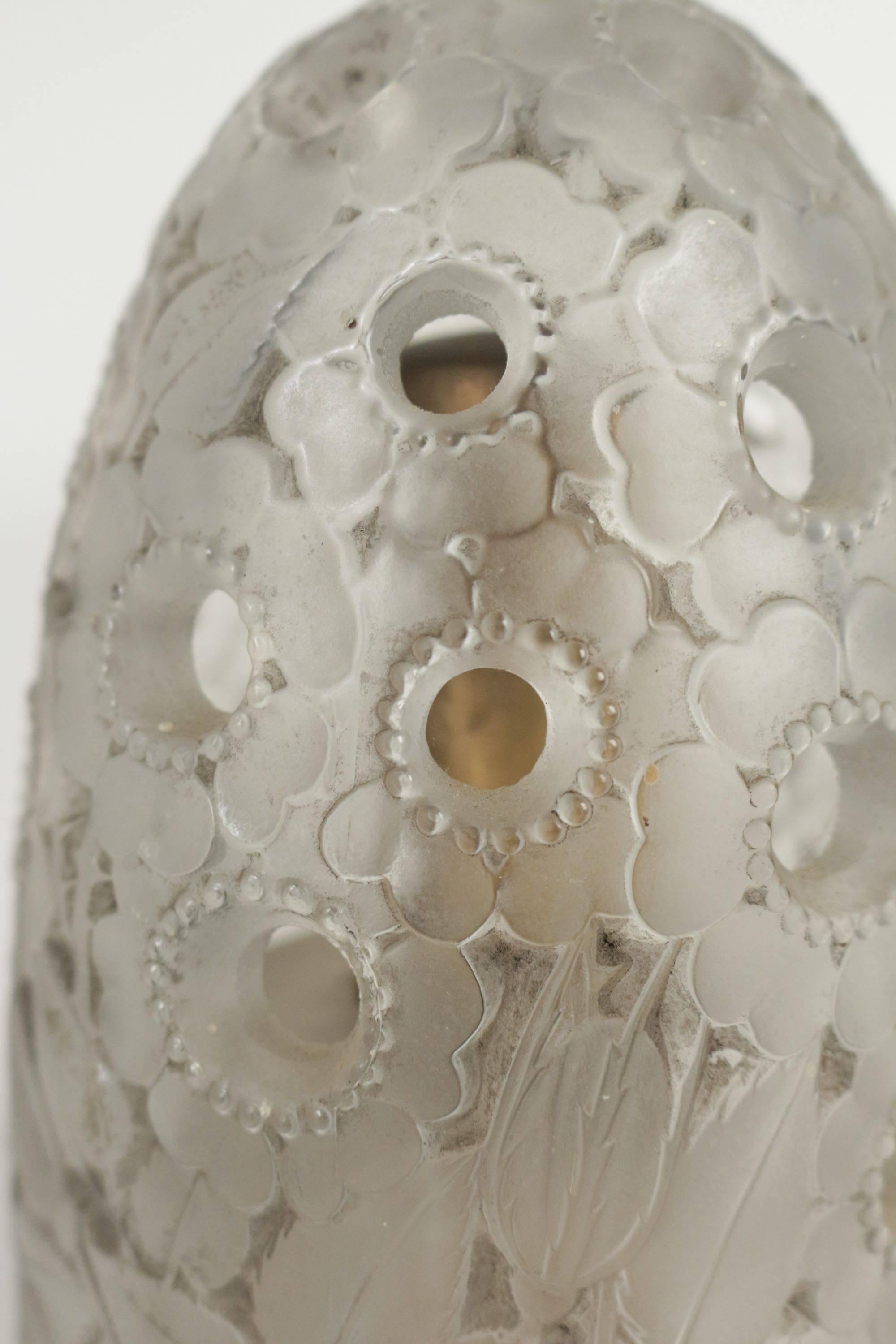 Rene´ Lalique (1860-1945).
Especially created for Lampes bergere 13 April 1928: Lampe Bouton d' Or