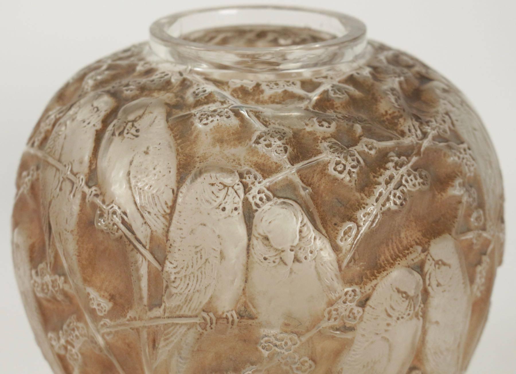 Rene Lalique (1860-1945).
Frosted glass highlighted it sepia stain decorated all-over with a design of pairs of small birds perched amongst foliage.
Model created in 1919. Measure: H 25.5 cm.
