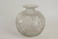 Rene His Lalique Vase Penthièvre