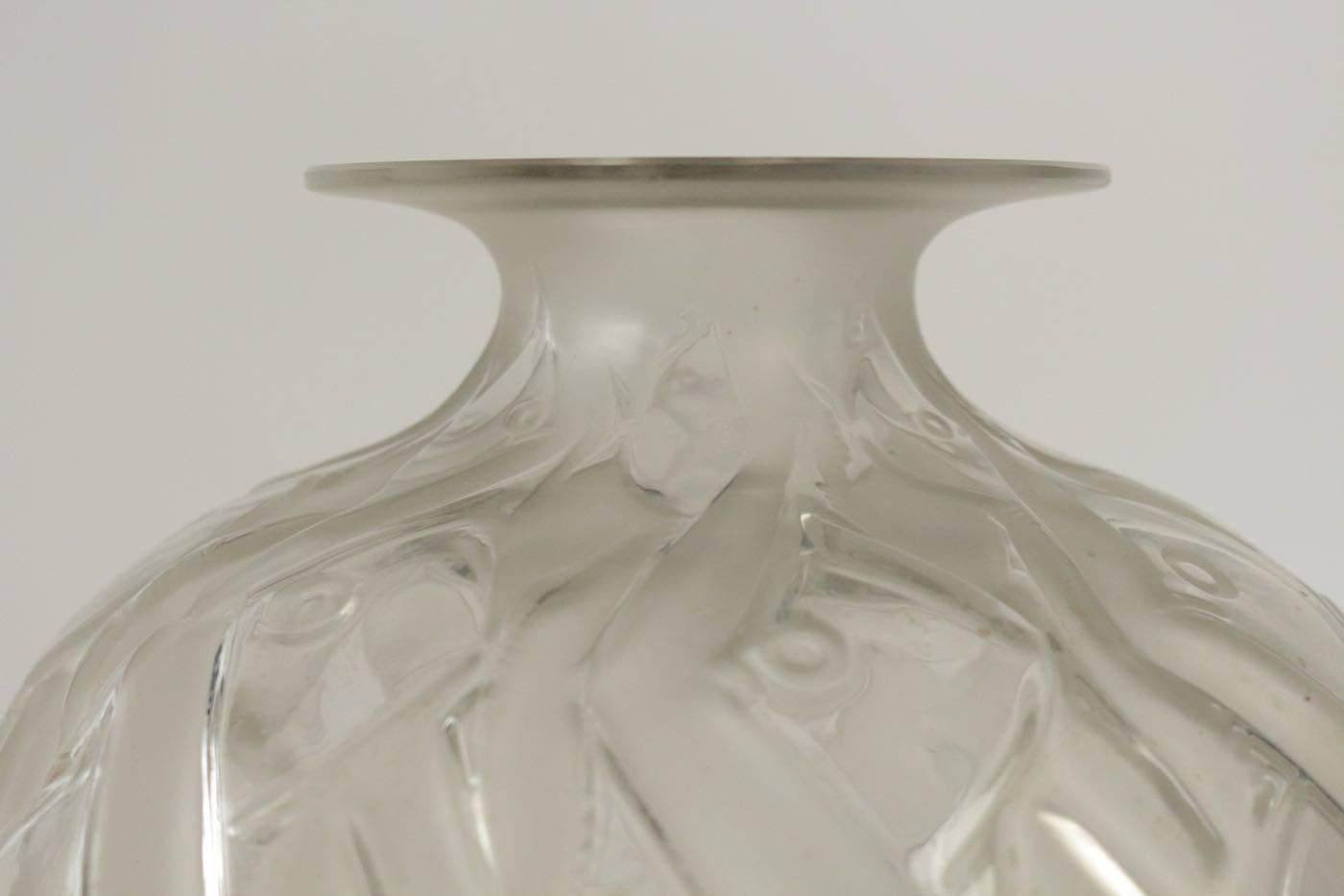 Rene Lalique Vase Penthievre In Good Condition In Saint-Ouen, FR