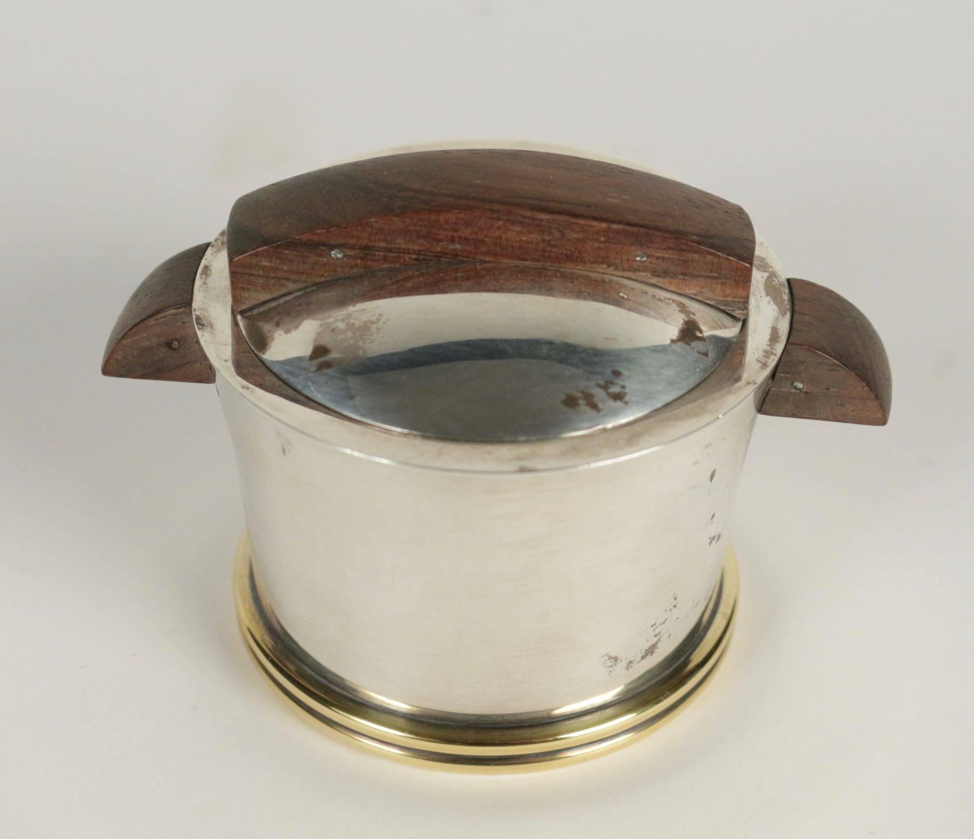 Circular silver box itn wood handle.
Signed 