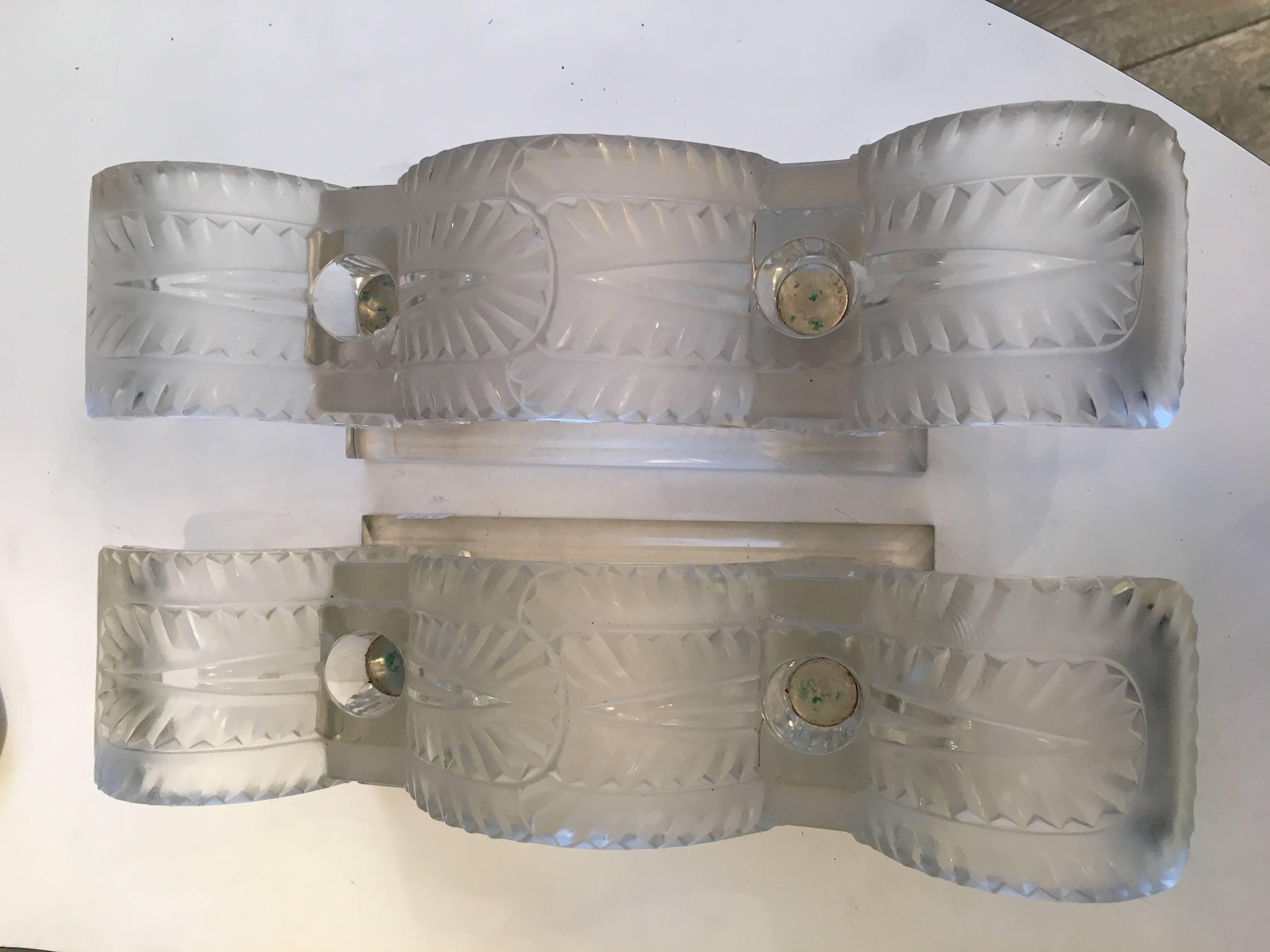 Pair of candleholder model" Porquerolles". 
Design of leaf decorated rolling horizontal scroll shaped thick glass on rectangular base model "Porquerolles". 
31 centimetres long by over 9 centimetres high.
Lalique Jardiniere