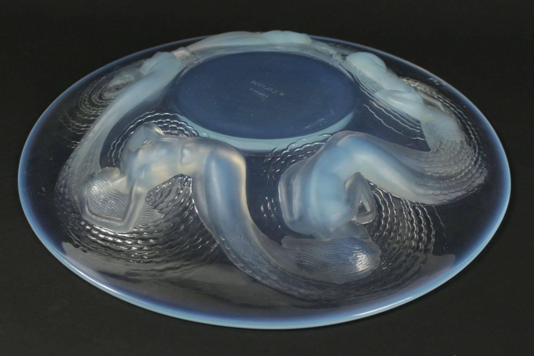 20th Century René Lalique (1860-1945) Molded Opalescent Glass 
