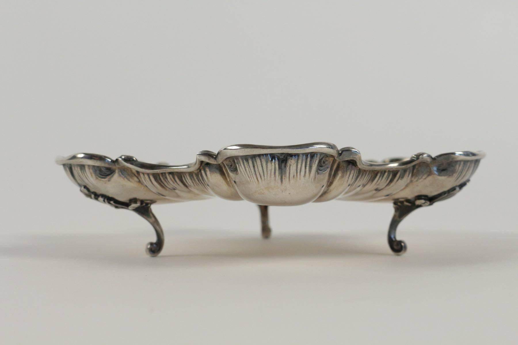 French Solid Silver Dish Resting on Three Feet, circa 1860 In Good Condition In Saint-Ouen, FR