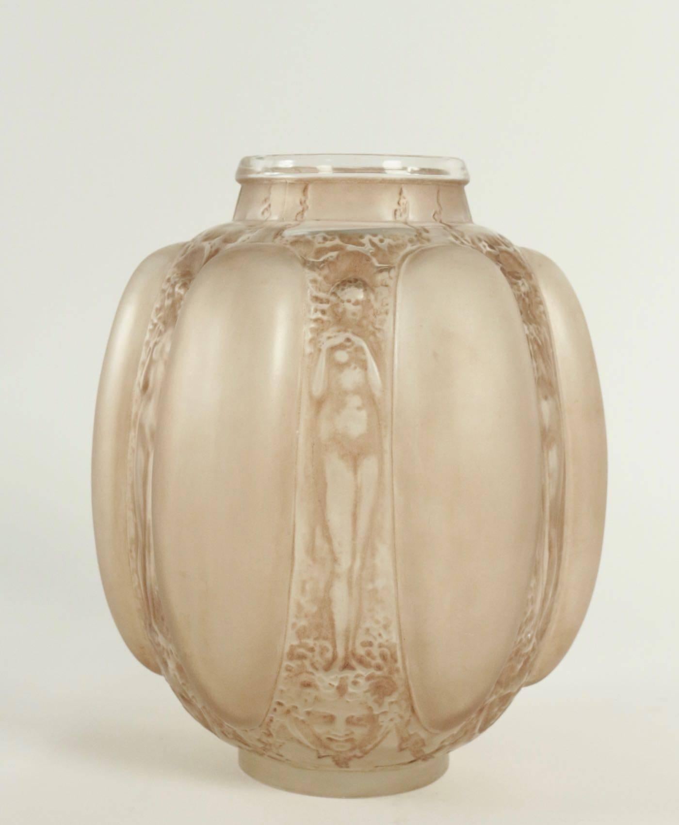 R Lalique vase six figurines et masques: frosted glass with six nude women standing above grotesque masks in between blown-out undecorated panels R. Lalique Vase with the great early signature on the outside of the base.
Ref Marcilhac: Model: 886,