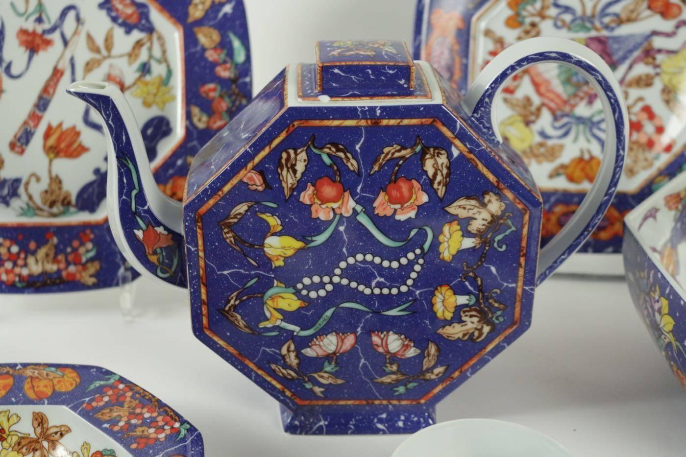 Fin du 20e siècle Hermès Marqueterie De Pierres D'orient Et D'occident Service de vaisselle 60 pièces