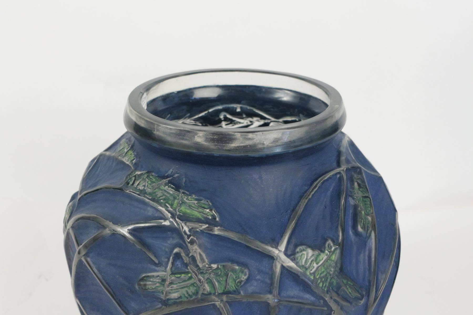 Rene Lalique vase Sauterelles 
model created in 1912.
Measures: 27 cm tall glass with a design of grasshoppers on stems highlighted by blue and green patina R. Lalique Vase Alique Rene´ (1860-1945). Vase 