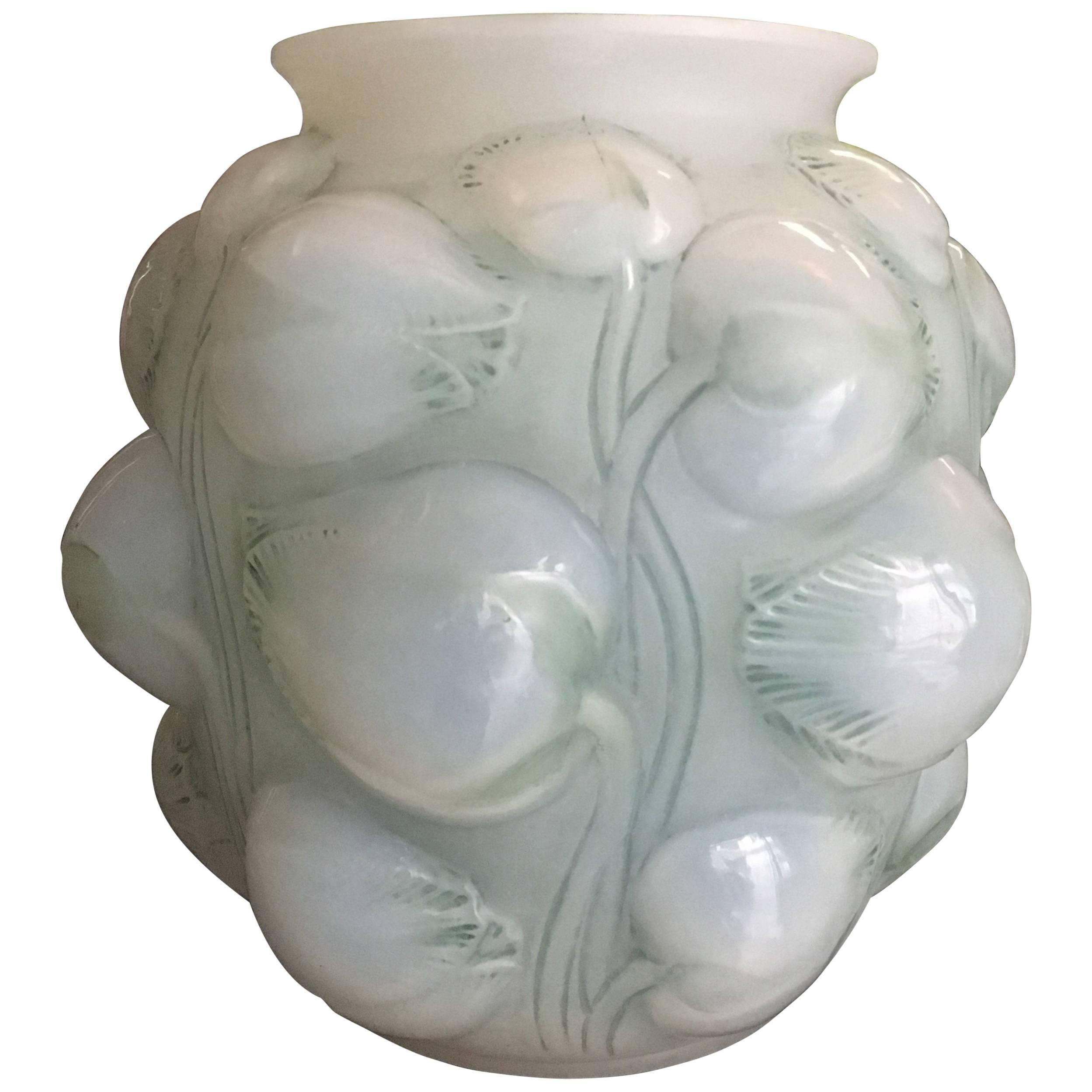 René Lalique Opalescent Vase "Tulipes", 1927