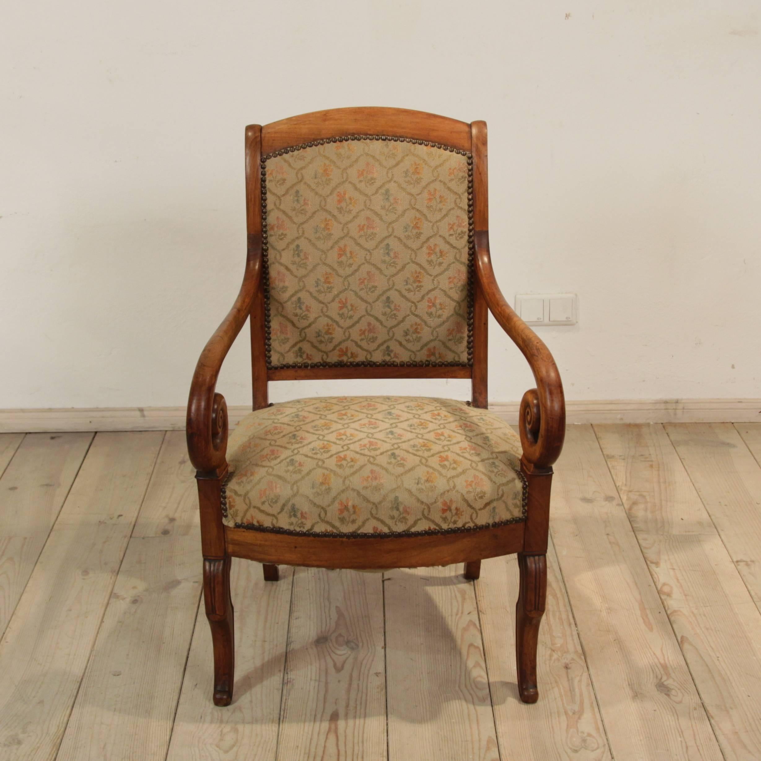 19th Century French Louis Philippe Carved Cherry Armchair In Good Condition In Berlin, DE