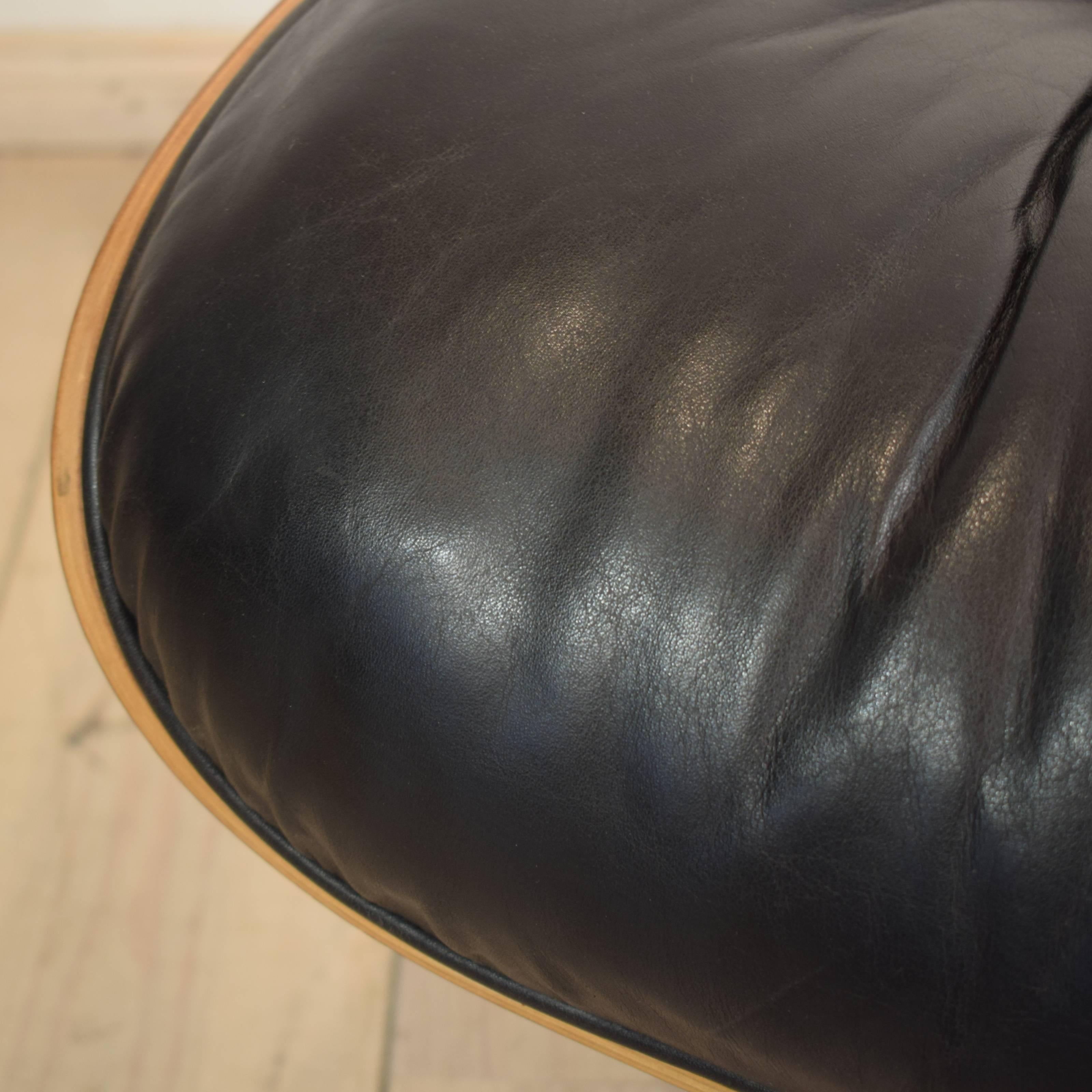1970s Eames Lounge Chair with Ottoman in Rosewood with Black Leather 1