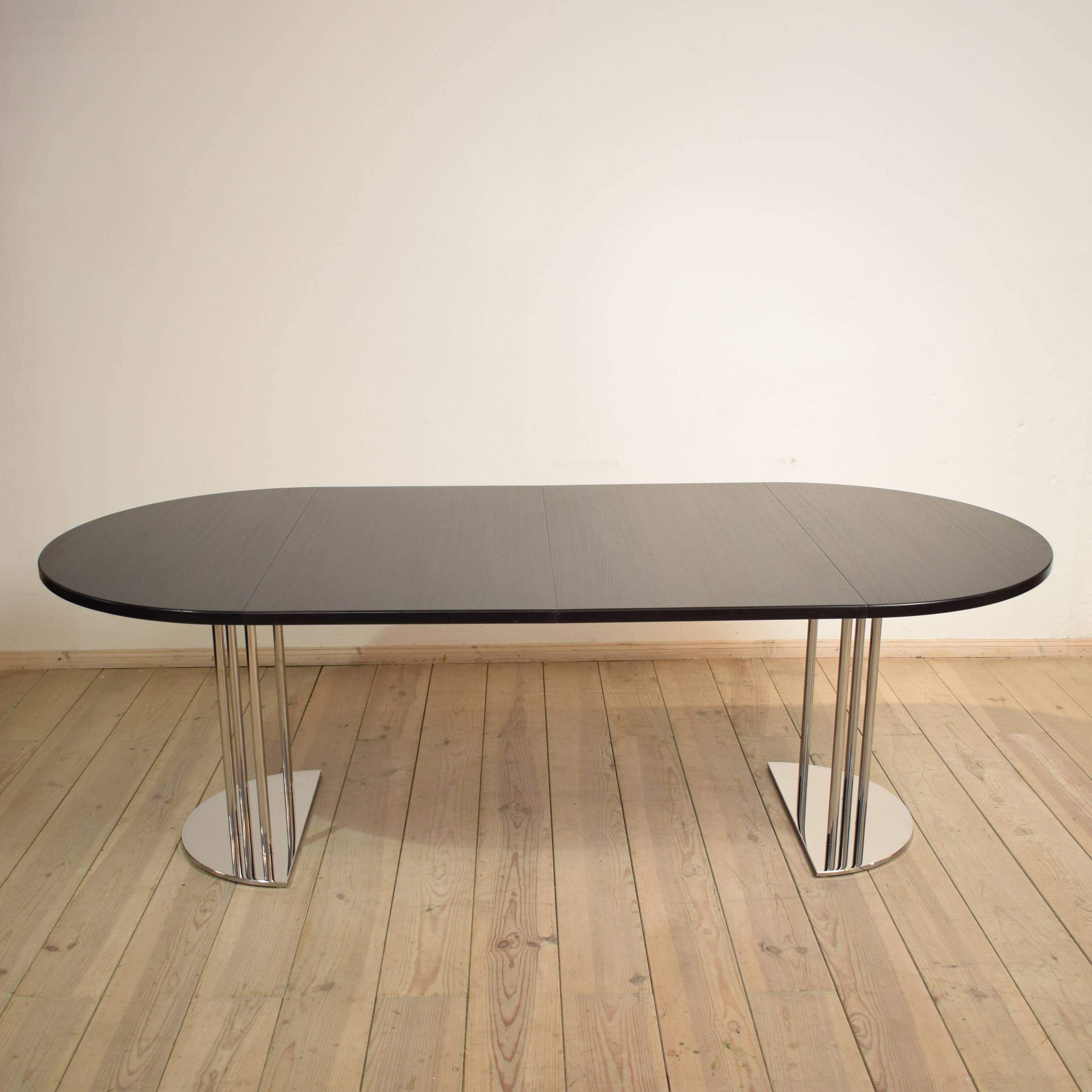 Extendable Round Bauhaus Dining Table by Thonet S1047 In Excellent Condition In Berlin, DE