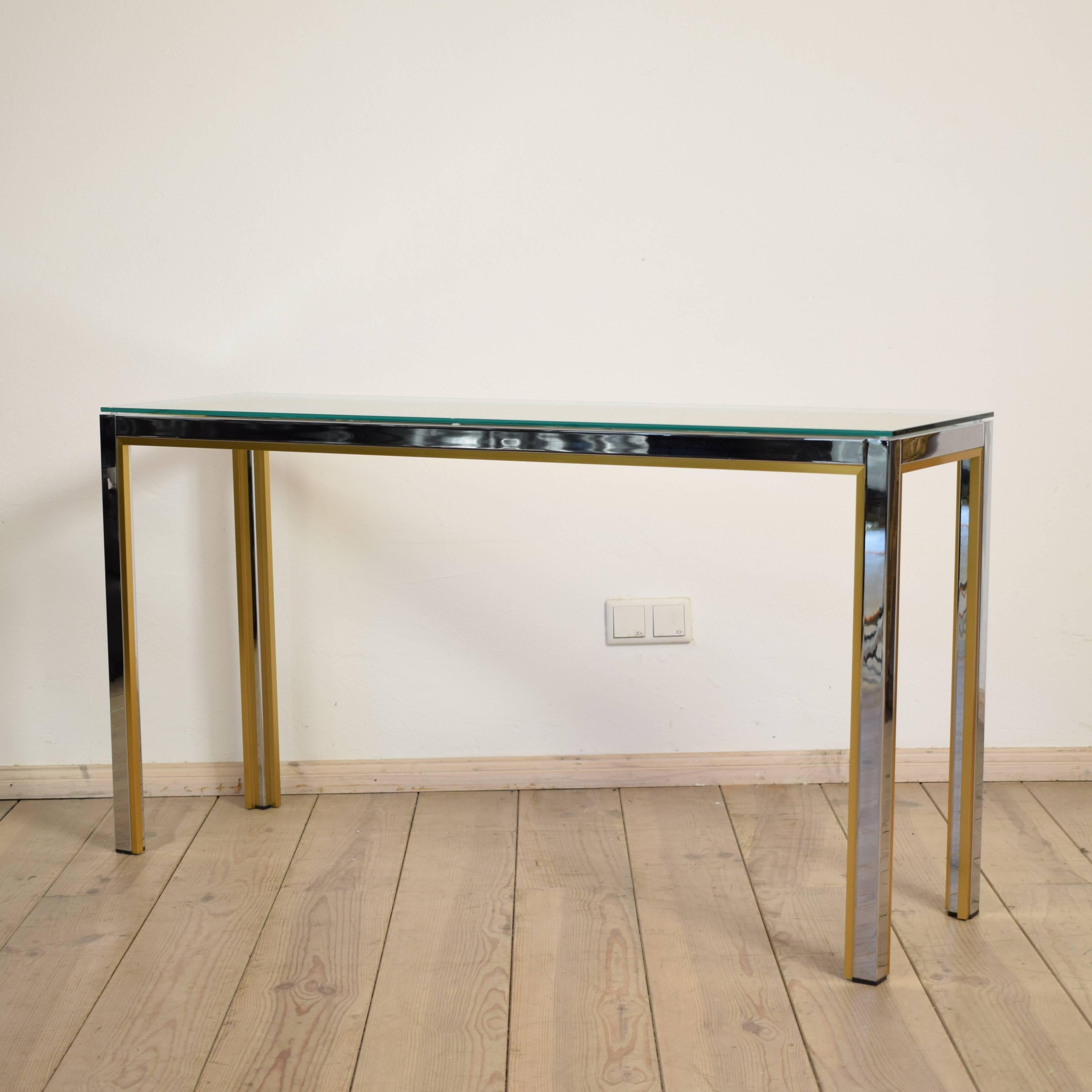 This brass and chrome console table by Renato Zevi was produced by Romeo Rega in the 1970s. A decorative piece that fits in both modern and antique interiors.