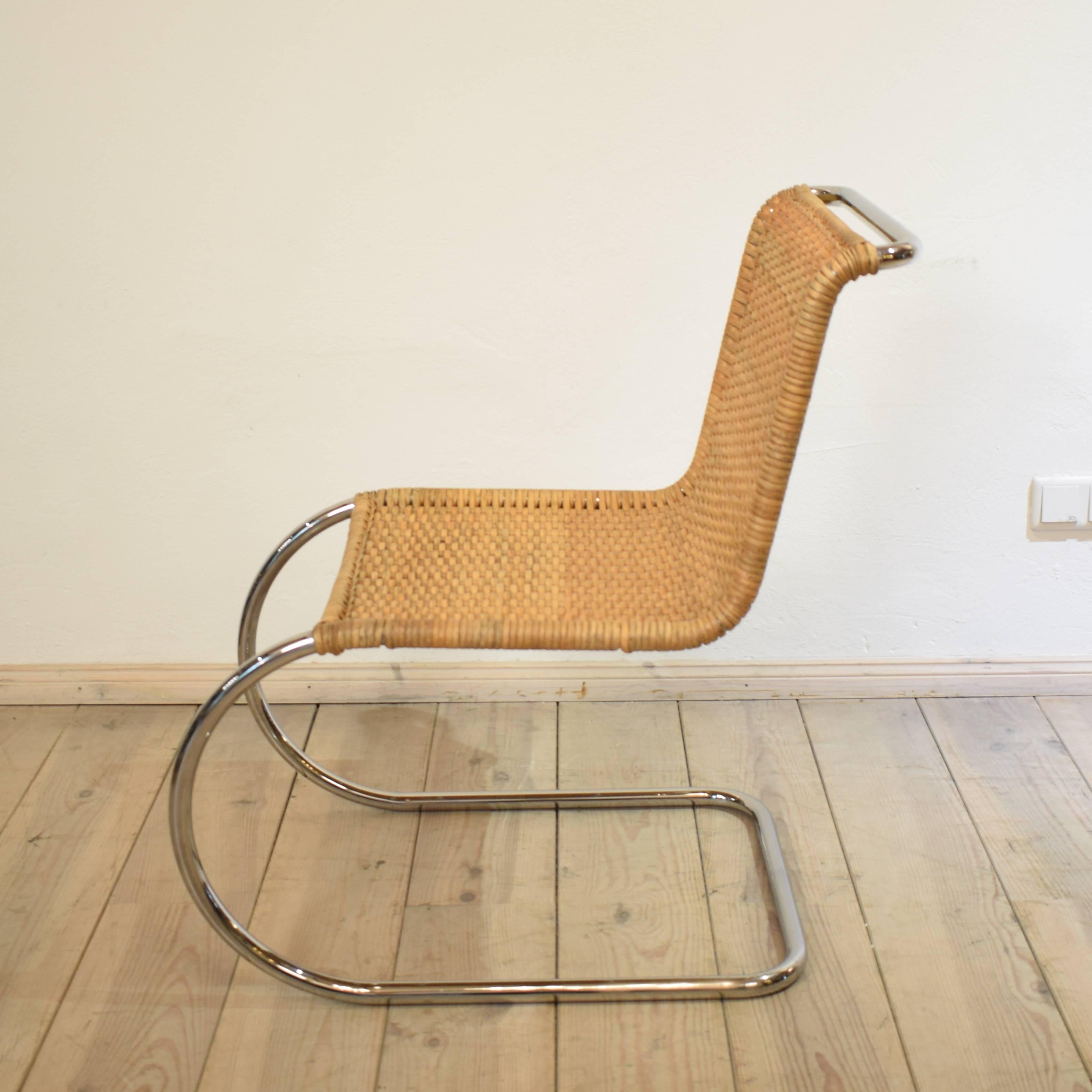 This Thonet MR chair/S533 cantilever chair by Ludwig Mies van der Rohe was made in the 1930s. It is in a very good condition and has a patina.