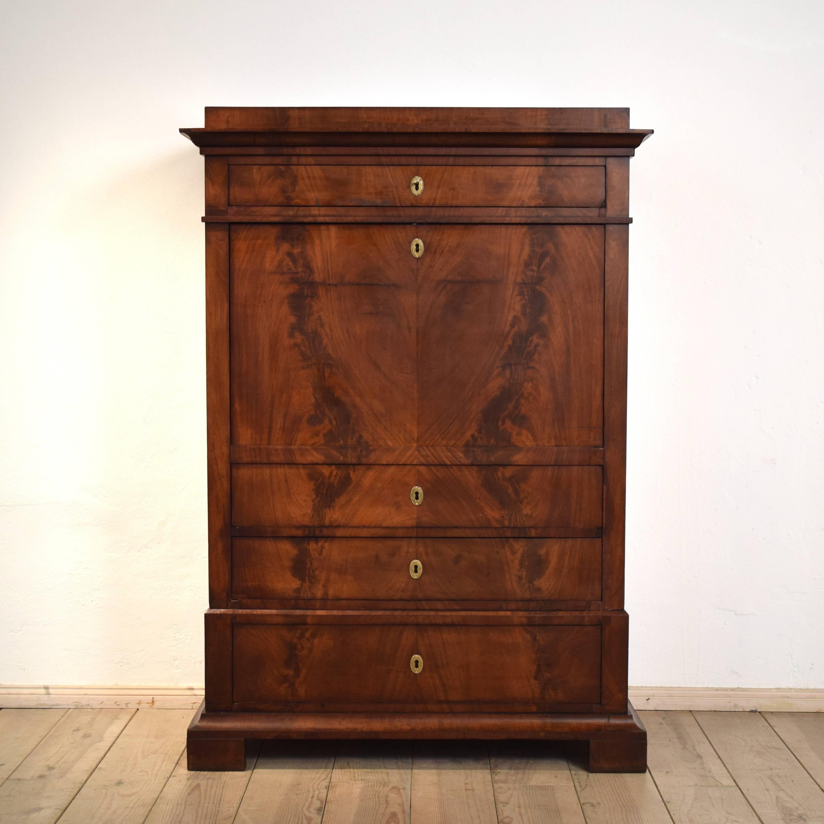 This Empire Secretary was made in Germany, circa 1810. It is mahogany veneer on oak. The architectural design is typical for this period.
A very fine furniture which fits into a modern or classical home.
